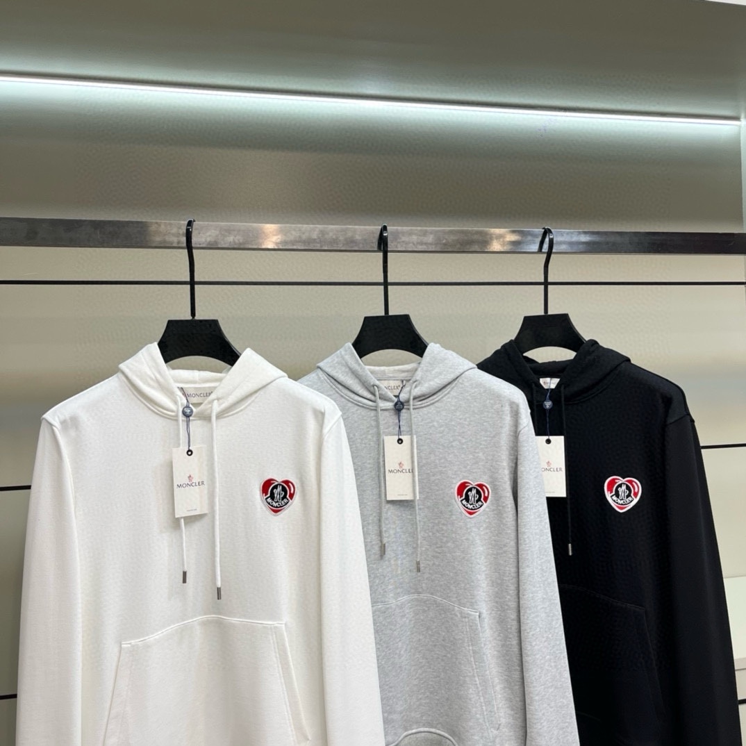 P540 Moncler Moncler versão alta da fonte estável de mercadorias longo período de vendas Estilo de negócios simples e elegante dos antigos canais de comércio de mercadorias, sempre foi estável e de excelente qualidade para ganhar, adequado para todas as multidões! 2024 outono e inverno peito o mais recente logotipo do amor letras clássicas decoradas com esportes masculinos de manga comprida Pullover Sweatshirt 100% O material de algodão nunca é simples. O uso de tecidos de algodão italiano importados, a aparência é comum, mas há muito o que aprender. O toque é muito delicado e macio, e o trabalho é rigoroso e meticuloso. A verdadeira diferença entre o algodão geral, as mãos podem ser compreendidas... Os destaques não são como muitas marcas, apenas simples e generosos sem perder a moda das letras do pequeno logótipo ordenadamente simétrico e muito esteticamente agradável o reconhecimento é muito elevado como o ferro velho pode ser necessário para começar!Tamanho: S-XLDados de referência:Código S: peito 106cm - largura dos ombros 45cm - comprimento 68cm - comprimento das mangas 70cmCódigo M: busto 110cm - largura dos ombros 46cm - comprimento 69cm - comprimento da manga 71cmCódigo L:Busto 114cm-Largura dos ombros 47cm-Comprimento da camisola 70cm-Comprimento da manga 72cmTamanho XL:Busto 118cm-Largura dos ombros 48cm-Comprimento da camisola 71cm-Comprimento da manga 73cm