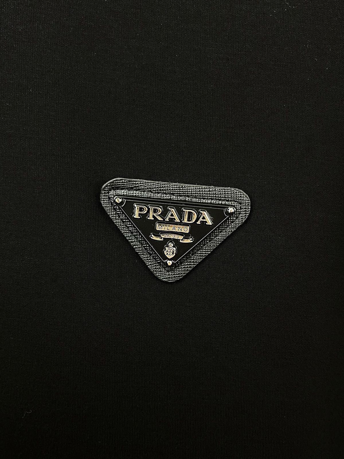 P480 Prada Prada Maximum 6XL wear 240 pounds 2024 Fall/Winter GW Sync Sweatshirt T-shirt! Excellent on its own as a base layer for fall/winter! Continuing the classic! Full quality order model! Chest heavy Crafted logo design high-end custom air layer long-staple cotton fabric from the shape to the design is very much the new wave of the times regardless of the shape or design enough details! Neckline slightly fit neck good shape good fabric! High-density cotton material on the body comfortable skin warm and stylish! Yardage: M-6XL (178 140 pounds L maximum 240 pounds)