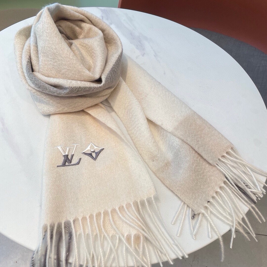 P400 LV novo lenço de cashmere ondulado com água pesada este ano, nossos modelos masculinos são realmente de alta qualidade Nível pesado soberbo benefícios familiares adequados 👍 poucos e distantes entre si na seção masculina da família do burro é ainda mais difícil de encontrar nossa qualidade é realmente absoluta ou antes desse canal incrível a única desvantagem é que o número de lamentavelmente pequeno 😝 olhe para a imagem você pode sentir o padrão de textura de muito bom gosto muito positivo para homens Cachecol ~ tecido amor estilo muito homem no efeito do corpo é imbatível atmosfera de boa aparência simples super boa aparência Deus dos homens com a cor de qualquer menino vai gostar do parágrafo tem uma sensação de textura não é extravagante ❗️ processo fotográfico tem sido muitas vezes pela textura do tecido e choque de cores do efeito de fascínio tecidos são fantasmas para fornecer este grau de finesse Eu usei o telefone para atirar em tudo pode ser impressionante todo o campo se sentir muito macio e confortável espessura média é muito pró-pescoço de um ~ Tamanho : 32*180cm100% caxemira ❗️-High Fake Bags