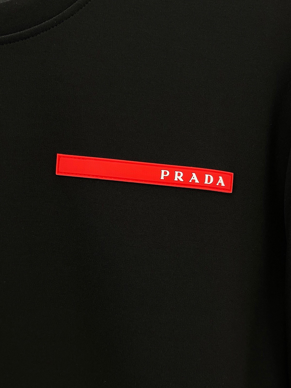 P480 Prada Prada Maximum 6XL wear 240 pounds 2024 Fall/Winter GW Sync Sweatshirt T-shirt! Excellent on its own as a base layer for fall/winter! Continuing the classic! Full quality order model! Chest heavy Crafted logo design high-end custom air layer long-staple cotton fabric from the shape to the design is very much the new wave of the times regardless of the shape or design enough details! Neckline slightly fit neck good shape good fabric! High-density cotton material on the body comfortable skin warm and stylish! Yardage: M-6XL (178 140 pounds L maximum 240 pounds)