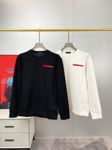 P480 FENDI フェンディ マックス 6XL 着用 240ポンド 2024秋冬GWシンクスウェットTシャツ！秋冬のベースレイヤーとして一枚で着れる優れもの！定番を継承！フルオーダーモデル！胸元の重厚なクラフトロゴデザインハイエンドカスタムエアーレイヤーロングステープルコットン生地は、形状からデザインに至るまで、細部まで十分なシェイプやデザインは、非常に時代の新しい波です！ネックラインはややフィットネック良い形良い生地！快適な肌暖かくスタイリッシュなボディに高密度綿素材！ヤード数：M-6XL（178 140ポンドL最大240ポンド）