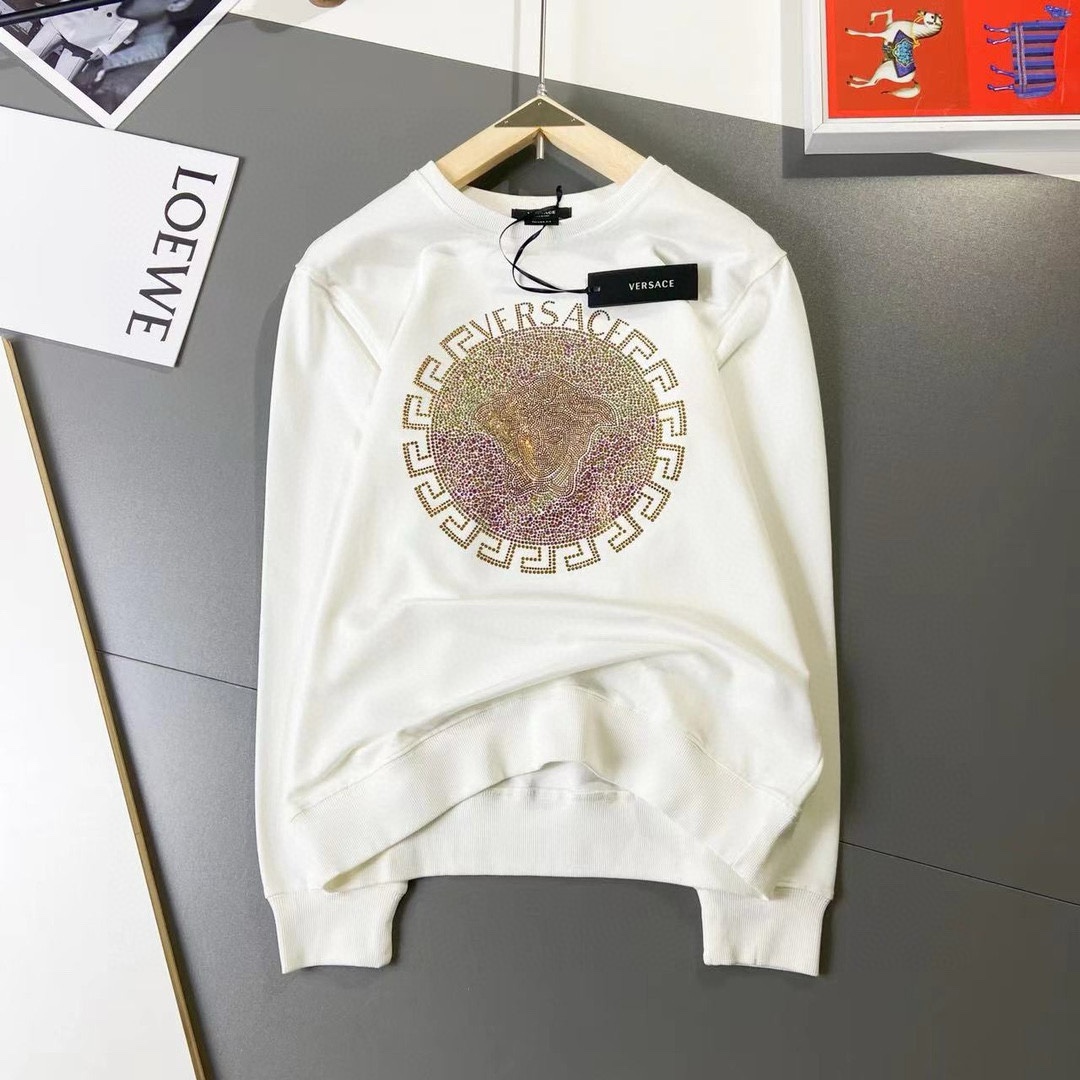 P440 VER Versace 2024 fall and winter new round neck sweater T-shirt chest brand logo heavy-duty design single wear bottoming are very distinctive The use of high grams of 360 grams of imported environmentally friendly cotton, fabric delicate, soft, classic, classical, simple, generous, feel super soft and delicate wear skin-friendly and comfortable High-end boutique factories fine workmanship on the very men's must-have single product Three complete sizes: M ~ 5XL 178 140 pounds to wear L maximum wear 230 pounds-high imitation factory