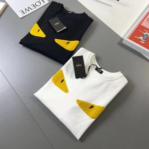 P440 VER Versace 2024 otoño e invierno nuevo suéter de cuello redondo camiseta Pecho logotipo de la marca de alta resistencia de diseño de fondo único son muy característicos El uso de altos gramos de 360 gramos de algodón importado con el medio ambiente, la tela delicada, suave, clásico, sencillo, generoso, se siente super suave y delicado Desgaste agradable a la piel y cómodo de gama alta boutique de fábrica de mano de obra fina en el cuerpo es muy bueno Los hombres deben tener un solo producto Tres tamaños completos: M ~ 5XL 178 140kg desgaste L desgaste máximo 230kg-alta fábrica de imitación