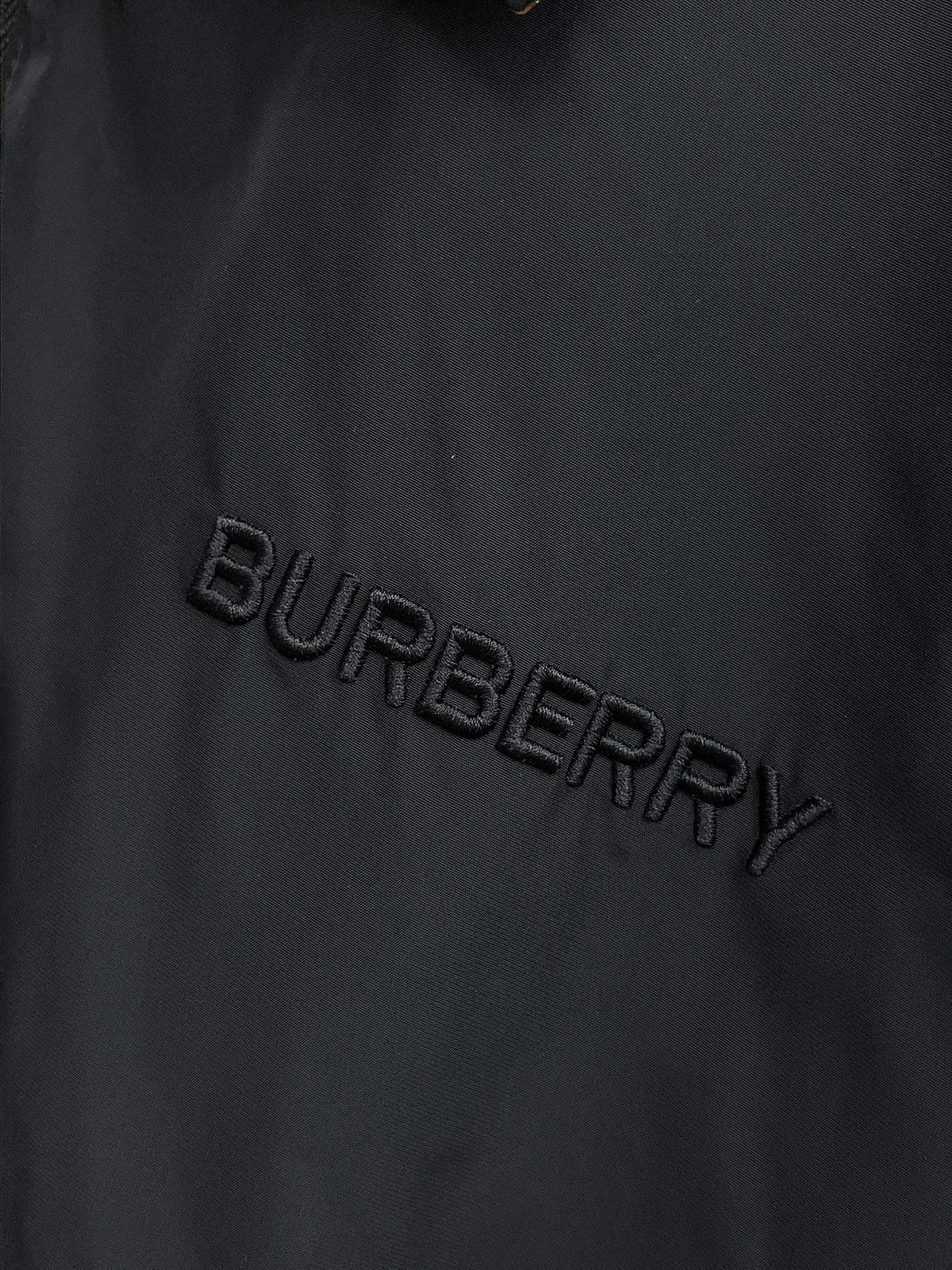 图片[8]-P900 Burberry博柏利 2024秋冬新款双面穿夹克 原版1:1订制五金配件全进口原版定制 欢迎专柜对比 超柔软 超级重工 面料做工杠杠的👍版型完美 注意⚠面料超舒服 独家款 非市场货 男女同款尺码：M-XXXL-高仿包包