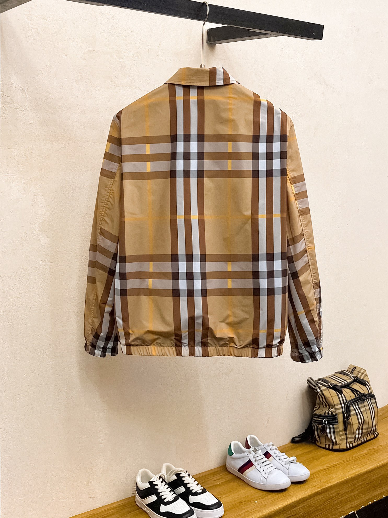 P900 Burberry Burberry 2024 fall and winter new reversible jacket original 1:1 customized hardware accessories imported original customized Welcome to the counter to compare super soft super heavy fabric workmanship 👍 version of the perfect Note ⚠ fabrics are super comfortable Exclusive models non-market goods men and women with the same models Size: M-XXXL