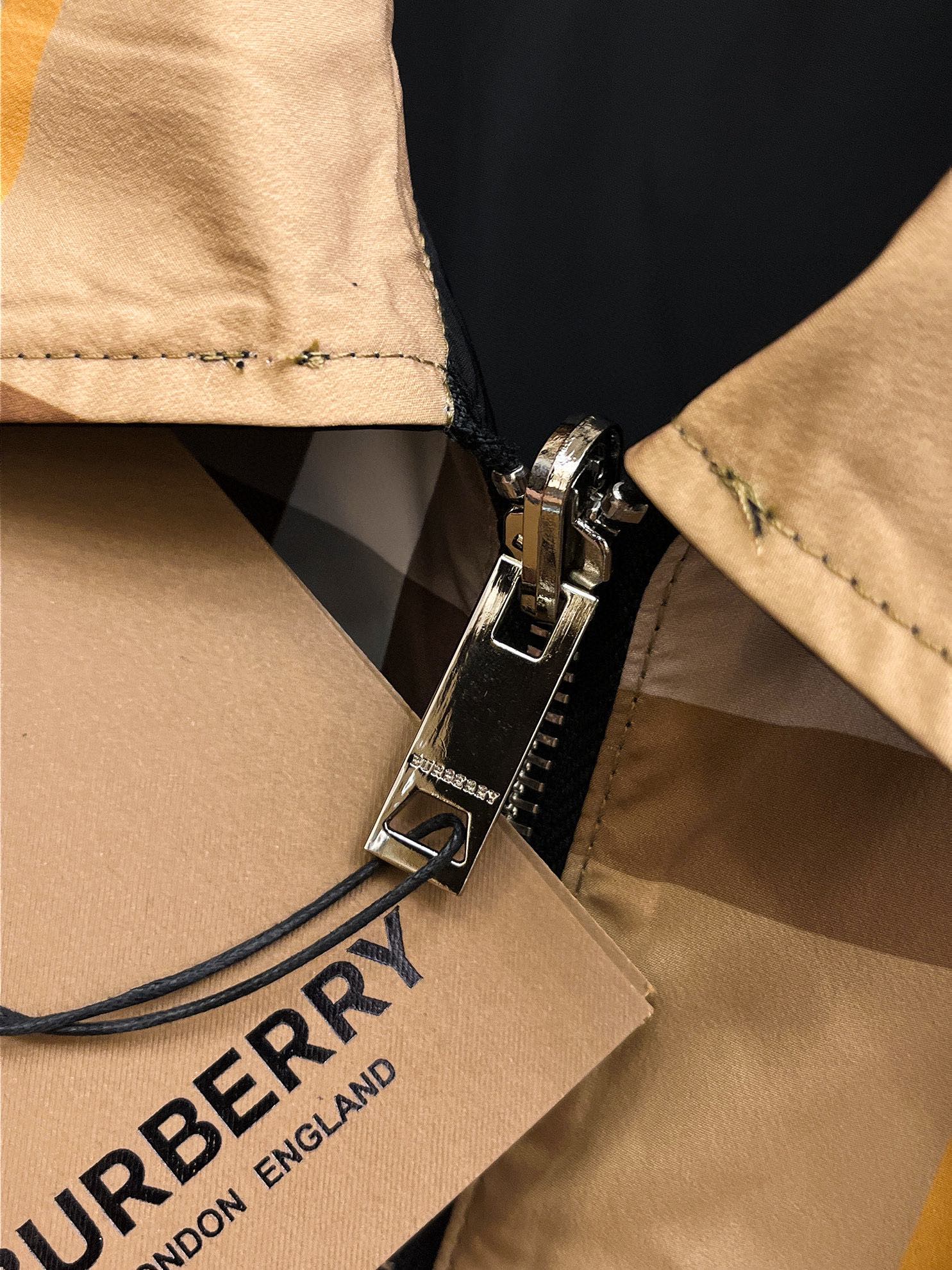 P900 Burberry Burberry 2024 outono e inverno nova jaqueta reversível original 1:1 acessórios de hardware personalizados importados originais personalizados Bem-vindo à comparação de balcão super macio tecido super pesado barra de acabamento 👍 versão do perfeito Nota ⚠ tecidos são super confortáveis Modelos exclusivos bens não mercantis Homens e mulheres com o mesmo tamanho: M-XXXL-alto réplica de bolsas