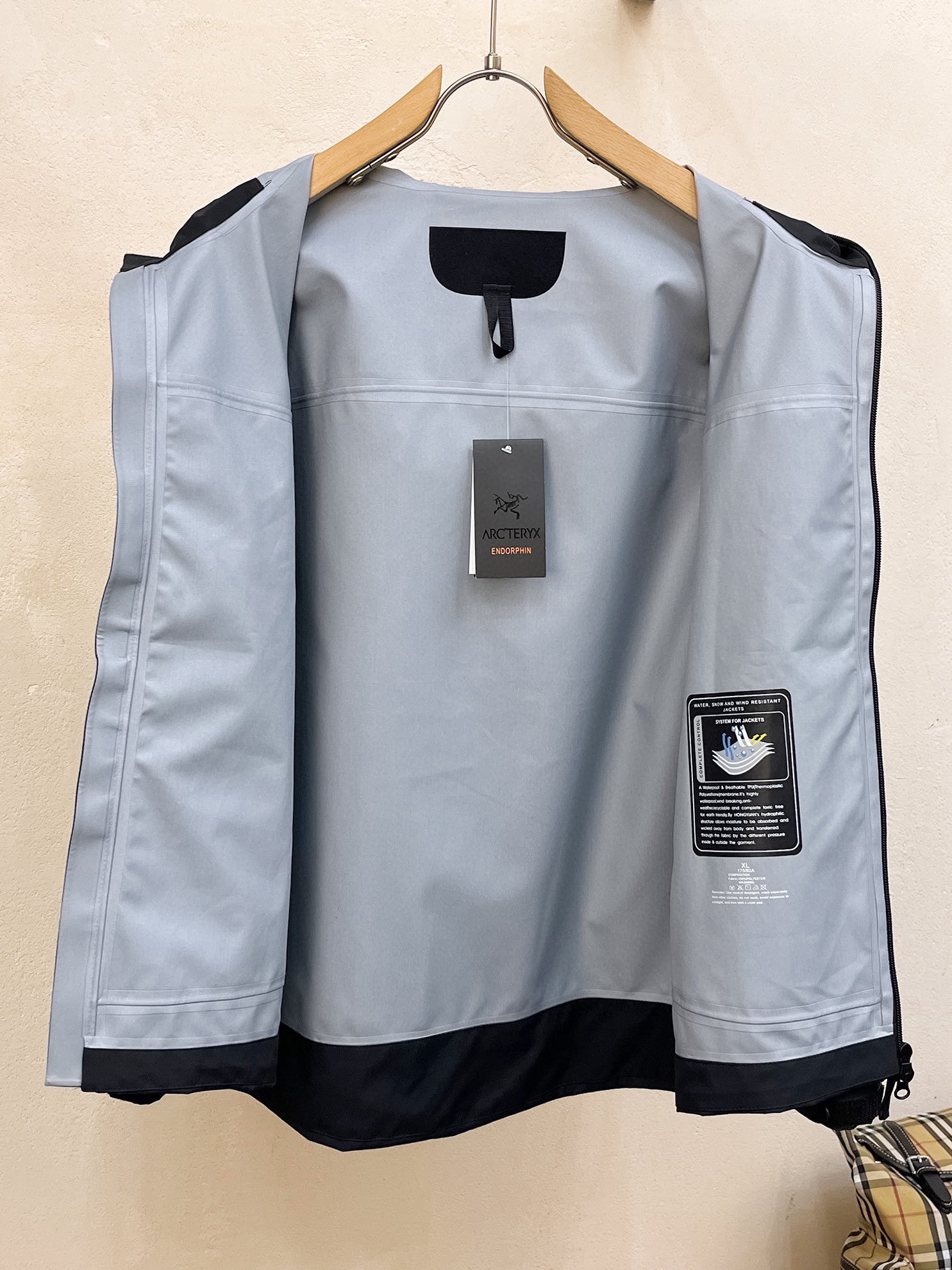 P820 ARC First Bird 2024 automne et hiver nouveaux modèles explosifs veste imperméable mode décontractée style design avant-gardiste fin et confortable porter très léger pas facile à froisser processus multi-lourds le design global est tout à fait visuel sens sur le corps décontracté et élégant avec un certain degré de fermeté absolument marcher dans la mode sens de la qualité de pointe recommandé extérieur coquille dure loisirs urbains must-have !Taille : m-3xl Veuillez indiquer votre taille et votre poids lorsque vous passez une commande.