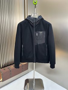 P1420モンクレールMonclerハイエンドおすすめキャトル2024秋冬メンズピュア90ダウンジャケット！高貴な血統、ふわふわ感、冷たい武器、ハイエンドのトップ層の既製服の完全な、衣服全体が手で重い職人技を使用して設計され、サポートとして骨格の内側には、ファッションのデザイン要素の統合のトーンとして、屋外のレインコートのシルエットの形で防水コーティングの手エンボストリップで覆われている90ホワイトダックダウン+ 10羽、高重量、厚い、迅速な熱とポリサーマル保温のインポートされた高品位な選択で満たされた機能志向のハイストリート実用的なモデルではない、非常に良いギャザーの効果！ゼニアの伝統的な職人技のシンボルピースとファッションの活力とファッションの美的価値の新しいシーズンを与え、また荘と調和のとれたスタイルの都市部のエリート男性が好む サイズ：M-3XL178 140ポンドはLスリム最大摩耗190ポンドを着用 - 高模倣工場