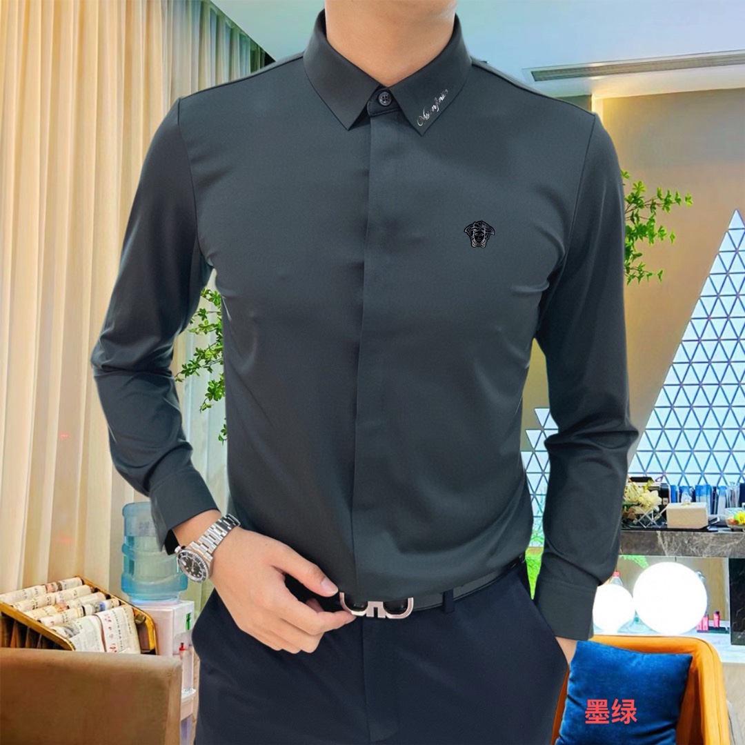 P440 VER Versace 2024 Counter casual long sleeve shirt! The brand's latest elements logo heavy-duty design No trace of tailoring Imported 80-count ultra-high-count cotton feel smooth and comfortable elasticity good soft and delicate not easy to pilling! Extremely fashionable and durable to see the accent on the body is very handsome Comfortable ultimate stylish versatile models! Successful men must have! Size: M-4XL (178 140 pounds L Slim maximum 200 pounds)