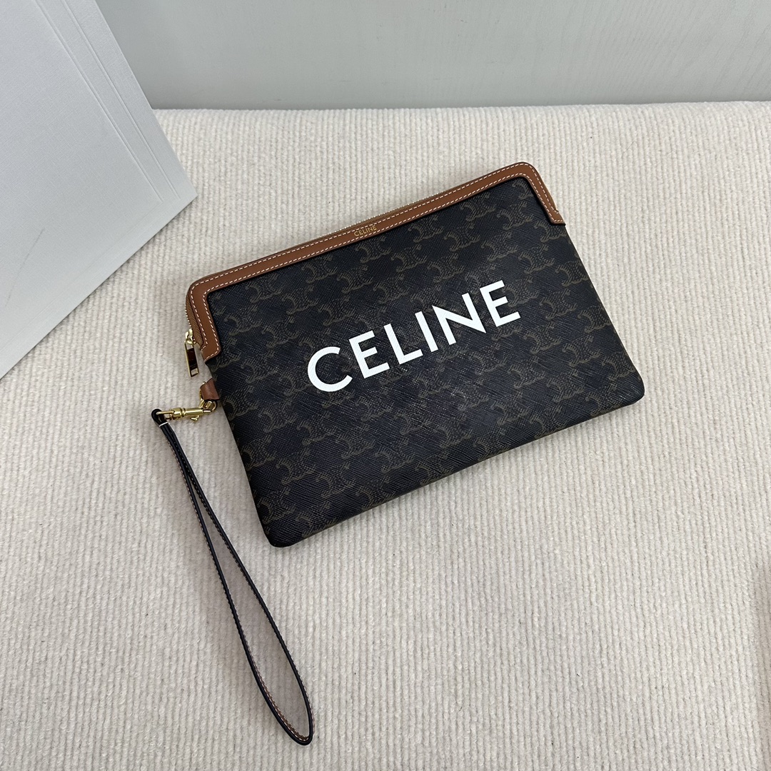 P720 New products online 🅰️🅰️This celine clutch bag basic model with extra hand strap is more practical 🖤 zipper brown leather edging and logo echo more add a sense of uniqueness fine workmanship exquisite line with hand strap practicality ✅✅Model No.: 10J1004💰Color: Material/Brown (with original packaging)Size: 25×17.5×1