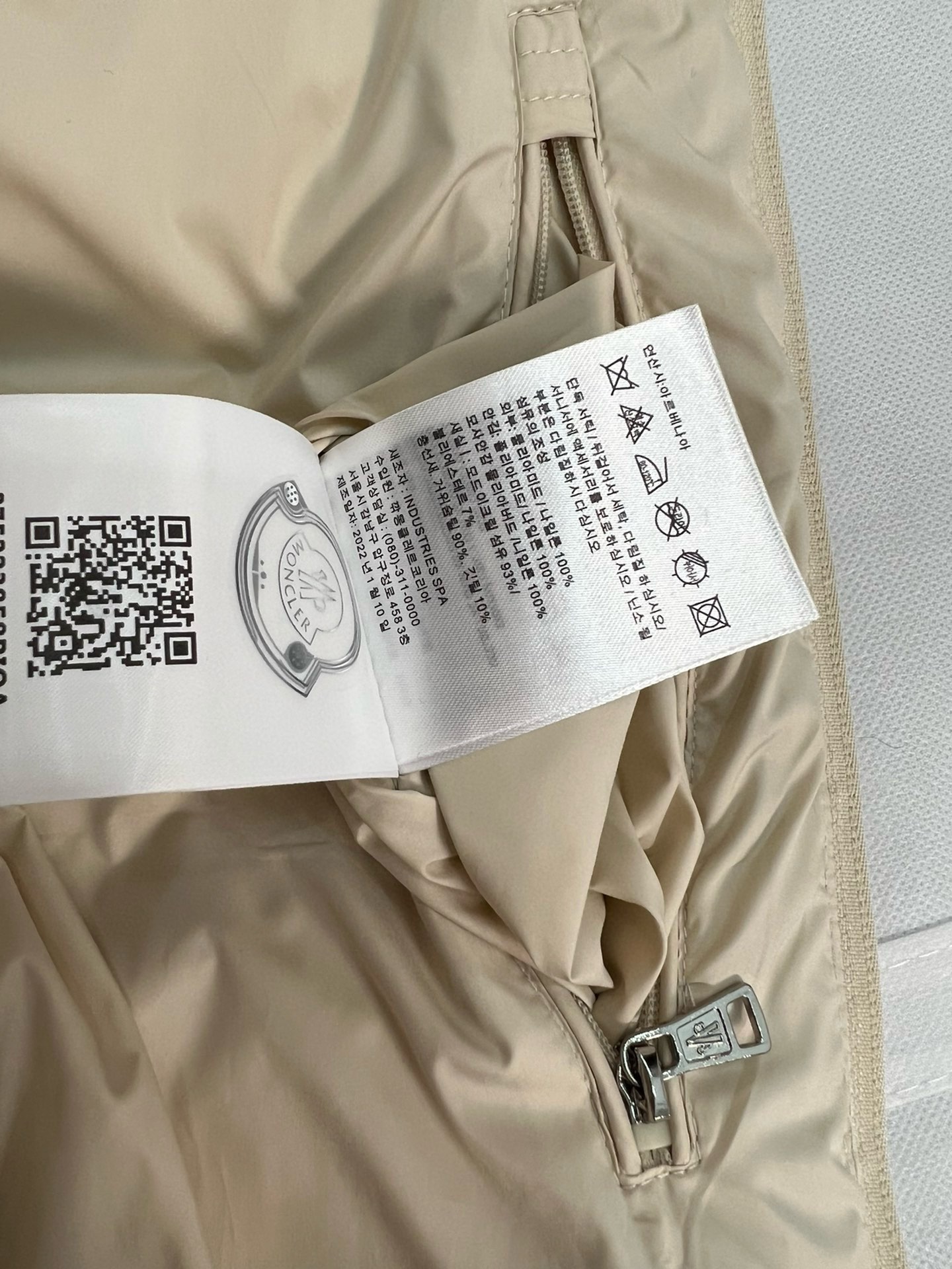 P940 Moncler moncler contrin official website 24 modèles col montant gilet léger en duvet giletContre les ventes chaudes modèles explosifs à venir ! Hiver nouveau duvet 💥 souffler de nouveaux modèles sans fin gilet duvet !1:1 original 90 doublure en duvet de canard blanc est léger et mince, confortable et chaud, simple et à la mode, tailleur ultra-fin, accessoires et quincaillerie sont également méticuleux, juste pour vous apporter un bon produit !Couleur : Noir BeigeTaille : 1-5 (175 120 kg 1 yard)