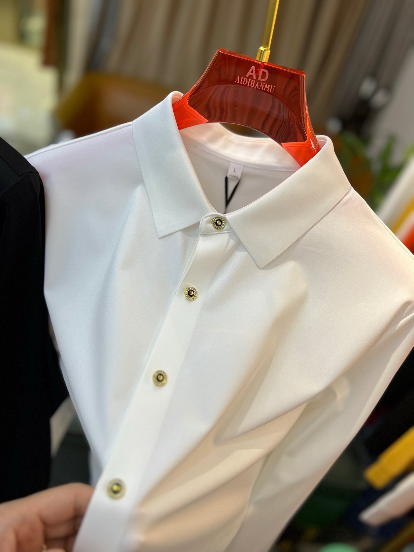 ¡P460 LV 2024 otoño e invierno nuevo contador casual camisa de manga larga en el interior más delgado de terciopelo acolchado! ¡Los últimos elementos de la marca logotipo de diseño de alta resistencia No hay rastro de sastrería Importado 80-cuento de algodón de hilo ultra-alta sensación suave y cómoda elasticidad buena suave y delicado no es fácil de pilling! ¡Extremadamente de moda y duradero para ver el acento en el cuerpo es muy guapo Cómodo últimos modelos versátiles con estilo! ¡Los hombres de éxito debe tener! Tamaño: M-4XL (178 140 kg L Delgado máximo 200 kg)