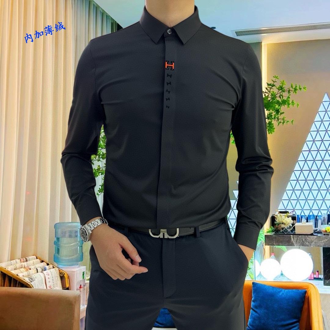 P460 Hermes Hermes 2024 fall and winter new counter casual long-sleeved shirt inside plus thin velvet padded shirt! The brand's latest elements logo heavy-duty design No trace of tailoring Imported 80-count ultra-high-count yarn cotton feel smooth and comfortable elastic good soft and delicate not easy to pilling! Extremely fashionable and durable to see the accent on the body is very handsome Comfortable ultimate stylish versatile models! Successful men must have! Size: M-4XL (178 140 pounds L Slim maximum 200 pounds)