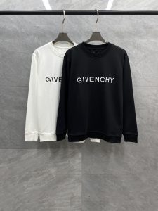 ¡P520 GIV Givenchy Goods ventas estables período largo 24FW otoño e invierno nuevo 400g terry algodón básico cuello redondo espalda 4glogo suéter camisa de los hombres y las mujeres con las mismas letras logotipo de alta densidad de elementos bordados logotipo suéter camisa casual! ¡Canal de la empresa comercial escasa a cabo antes de la página web oficial a la venta! ¡Un simple pero sofisticado producto de alta calle sudadera familia GV 24 años de otoño e invierno as solo! Este jersey continúa el mismo diseño de estilo simple con el logo 4G icónica en los paneles frontal y posterior y bordado tridimensional de alta densidad. El nuevo diseño de estilo muestra un encanto de la moda única y su reconocimiento de lujo es obvio! ¡Tejido de punto a medida y teñido de tejidos de algodón de rizo de punto de alta calidad, la textura del tejido es muy fuerte y bien formada, de modo que el usuario es aún más elegante, teniendo en cuenta al mismo tiempo la máxima comodidad, transpirabilidad y calidez del disfrute del usuario del diseño del proceso y los materiales son muy buenos! ¡Básica suelta versión de cuello redondo de las limitaciones de género y edad de corte del estilo unisex no hace falta decir el estilo popular de hoja perenne de los hombres y las mujeres con el mismo recomendado! Color: negro / blanco Tamaño: S-XLS Código: anchura de los hombros 46cm - pecho 108cm - longitud 65cm - longitud de la manga 60cm M Código: anchura de los hombros 47cm - pecho 112cm - longitud 66cm - longitud de la manga 61cm LL Código: anchura de los hombros 48cm - pecho 116cm - longitud 68cm - longitud de la manga 62cm XL Código: anchura de los hombros 50cm - pecho 120cm - longitud 70cm - longitud de la manga 63cm Tamaño: anchura de los hombros 50cm - pecho 120cm - longitud 70cm - longitud de la manga 63cm L Tamaño: anchura de los hombros 50cm - pecho 120cm - longitud 70cm - longitud de la manga 63cm 70cm - longitud de la manga 63cm recomendación de talla (versión ligeramente ancha): estatura 171-135 libras ¡pruébese el código S adecuado! ¡Los chicos que pesen 140 libras o menos eligen el código S 140-150 libras eligen el código M 155-165 libras eligen el código L 165 libras-180 libras o más eligen el código XL! ¡Las niñas elegir cualquier tamaño! -Fábrica de alta moda