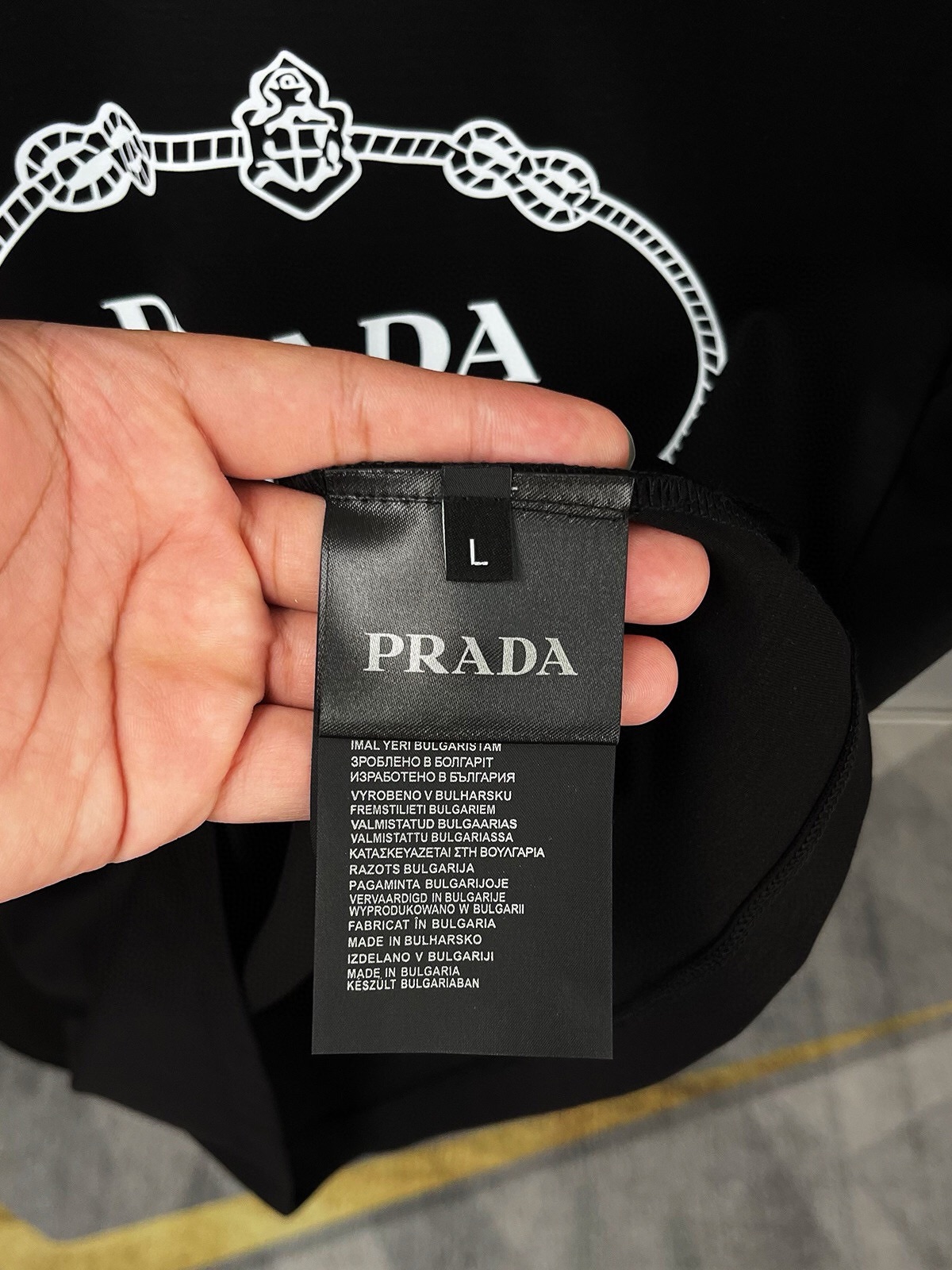 Image [4]-P440 Prada Prada Max wear 240 pounds Heavy recommended ! 2024 automne et hiver modèles compteur dernier T-shirt à manches longues col rond Haut de gamme personnalisé automne et hiver unique porter bas sont très excellent design avant-gardiste ! Logo de marque classique embellissement lourd design Tissu de coton tencel personnalisé haut de gamme. Doux au toucher. Confortable à porter. Coutures fines au niveau du comptoir. Finesse d'exécution. L'effet sur le corps est incomparable et séduisant ! Un produit unique essentiel pour les hommes ! Taille : M-6XL (178 140 livres, L maximum 240 livres) - sacs haute couture