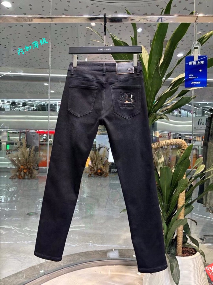 P500 Loewe Loewe Inside plus velours fin 2024 automne et hiver dernières séries de comptoirs Personnalisation haut de gamme Jean slim petite jambe Les derniers modèles de défilé de la semaine de la mode Décoration matérielle parfaite Conception artisanale super-lourde Incontournable de la mode Modèles simples et polyvalents Couture brodée à la main Processus original de lavage à la levure Tissus denim lourds sélectionnés (coton) Coupe tridimensionnelle Détails parfaits Sommet de l'excellence ! (Légèrement élastiqué) Taille : 28-38