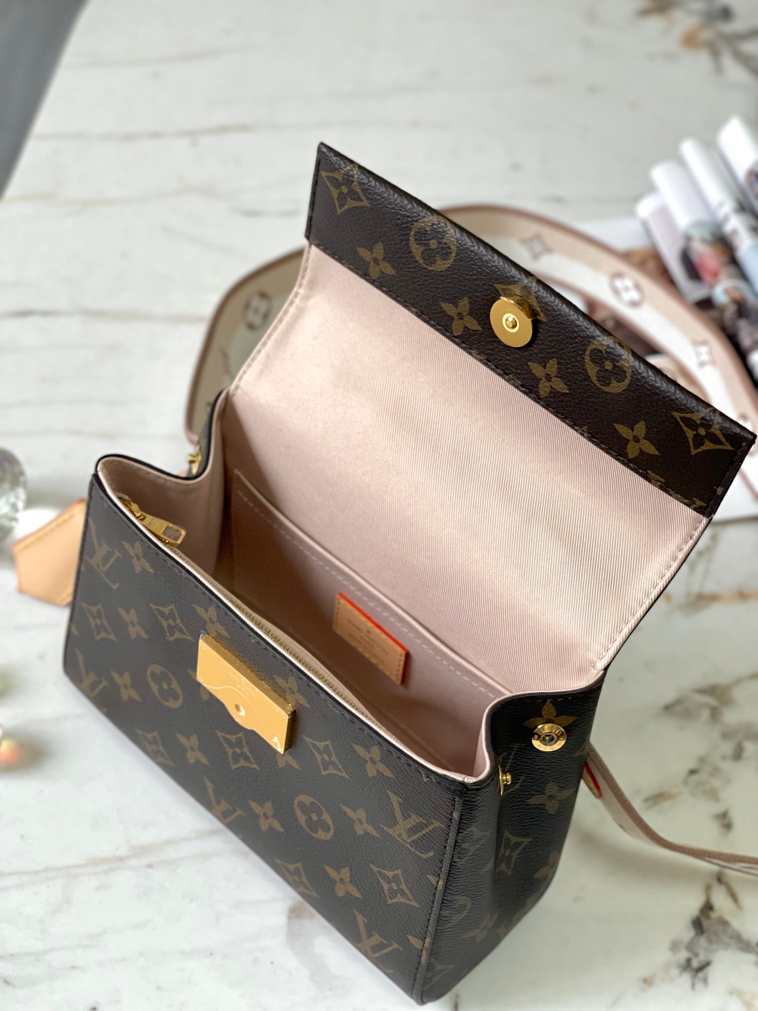 p1600CLUNY mini handbags Model: M46055 Material: A grade all-steel hardware imported original fabrics Packaging: a full set of the original duty-free M Boberly loaded Size: 20x16x7.5CM-High-fashion Factory