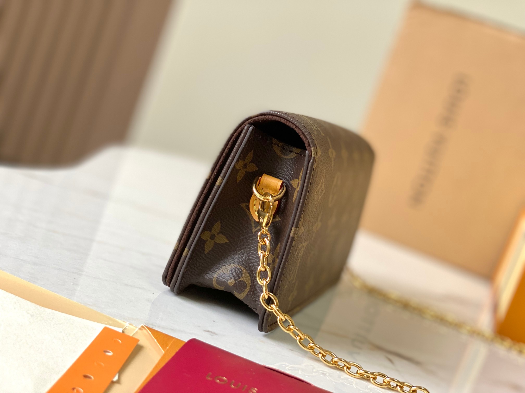 图片[2]-P1160

Lily Wallet On Chain 手袋
型号：M82509
材料：A级全钢五金进口原厂面料
包装：全套原厂免税M博柏利装
尺寸：20.7*10.2*3.5CM-高仿包包