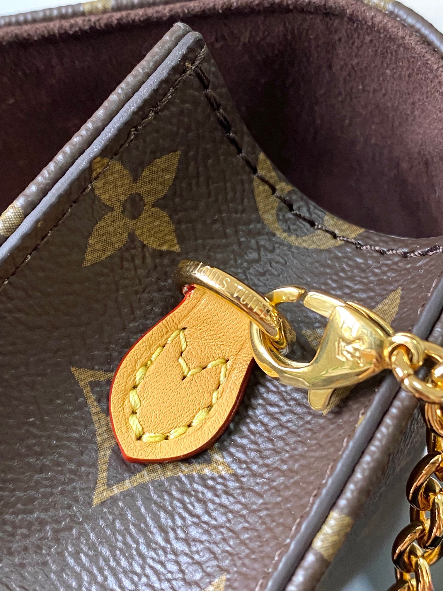 图片[7]-P1160

Lily Wallet On Chain 手袋
型号：M82509
材料：A级全钢五金进口原厂面料
包装：全套原厂免税M博柏利装
尺寸：20.7*10.2*3.5CM-高仿包包