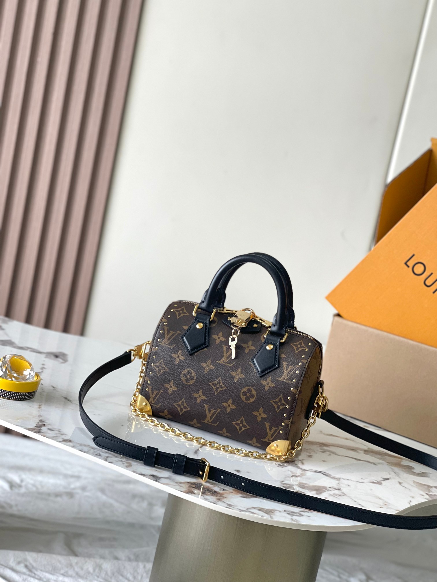 p1800 Speedy Trunk Handbags Model: M13146 old flowers Material: A grade all-steel hardware imported original fabrics Packaging: a full set of the original duty-free M Bobberly suit Size: 16 * 11 * 20.5CM-High-fashion factory