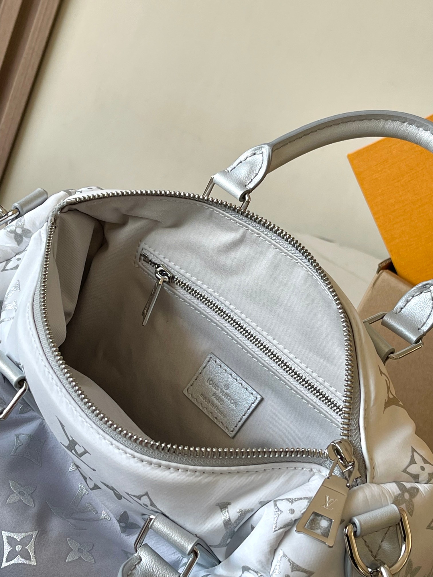 p1760 (down) this Speedy Bandoulière25 handbags Model: M11848 silver Material: A grade all-steel hardware imported original fabrics Packaging: a full set of the original duty-free M Berberi suit Size: 25 * 19 * 15CM - high imitation factory