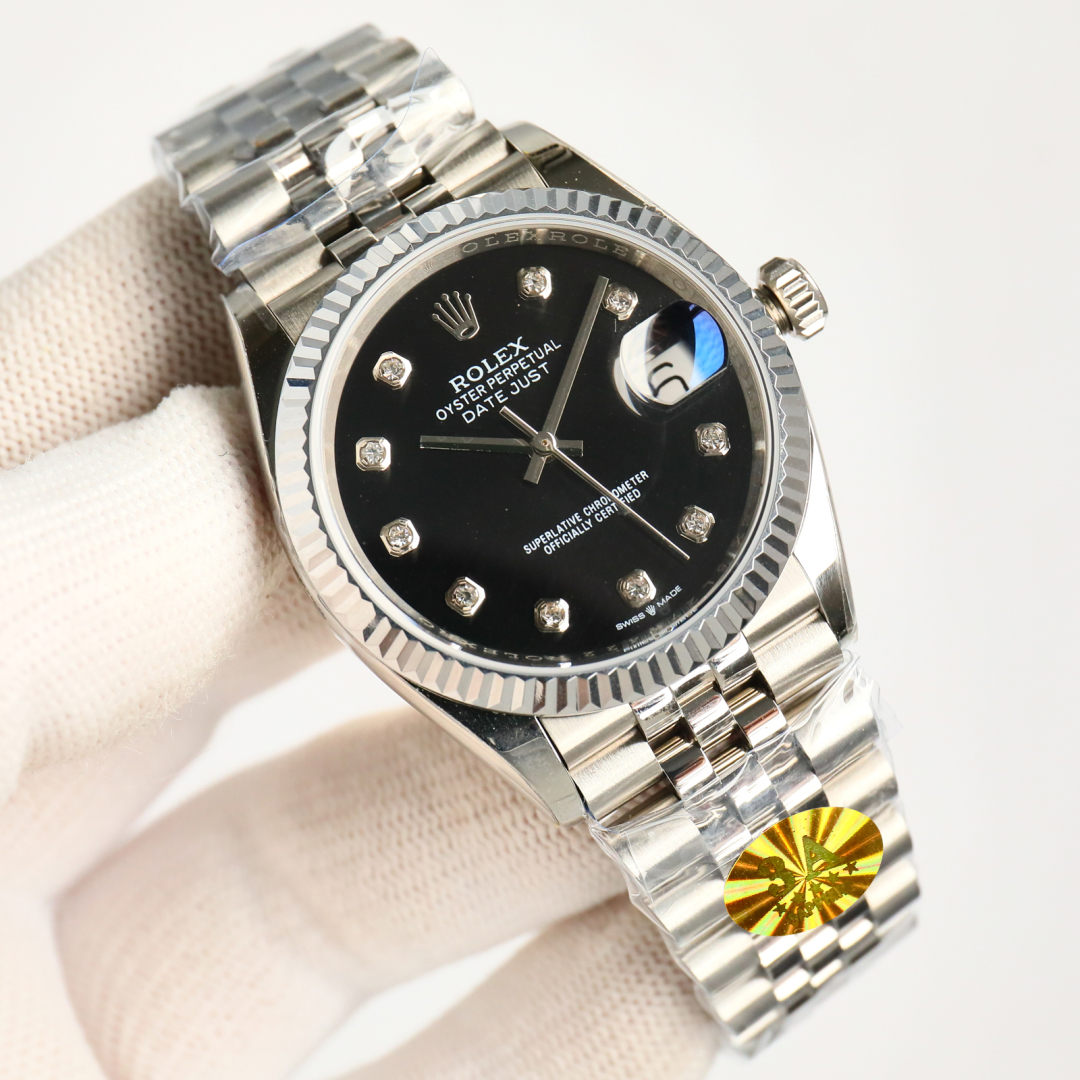 图片[6]-劳力士ROLEX 银色日志系列36mm 🎮EA1 最新推出定制版一表一码热门款式直径36mm日志 
①:搭载2824机芯 可回调日历功能机芯及其稳定精准
②:整表904L精钢 /搭配ar厂钢带 以及ip真空电镀铂金牙圈 /掉色免费更换狗牙圈唯一对版尺寸！
③:表盘太阳纹无限接近原装 铽别是绿色！薄荷绿颜色对版！
④:全市场唯一日历字体对版 后续1-31号挨个字体真假对比 🎮
⑤:唯一做到指针夜光/字钉夜光 做到同色 因为都是第三方工厂加工+自购瑞士 c1+c3夜光粉 
⑥:字钉/皇冠唛头钉 全白金电镀处理
⑦:最品质保证请认准3A最新日志款式定制一表一码腕表编码5L27K422腕表⌚️认准最新表扣编码为“F6U”clean最新后盖图案标签！最高性价比款式热门款式
虽然3A厂的款式不多 但是几乎款款均为精品 彻底解决世面上的大部分日志痛点只为极致而生 🎮S1精致推荐女士机械腕表-高仿包包