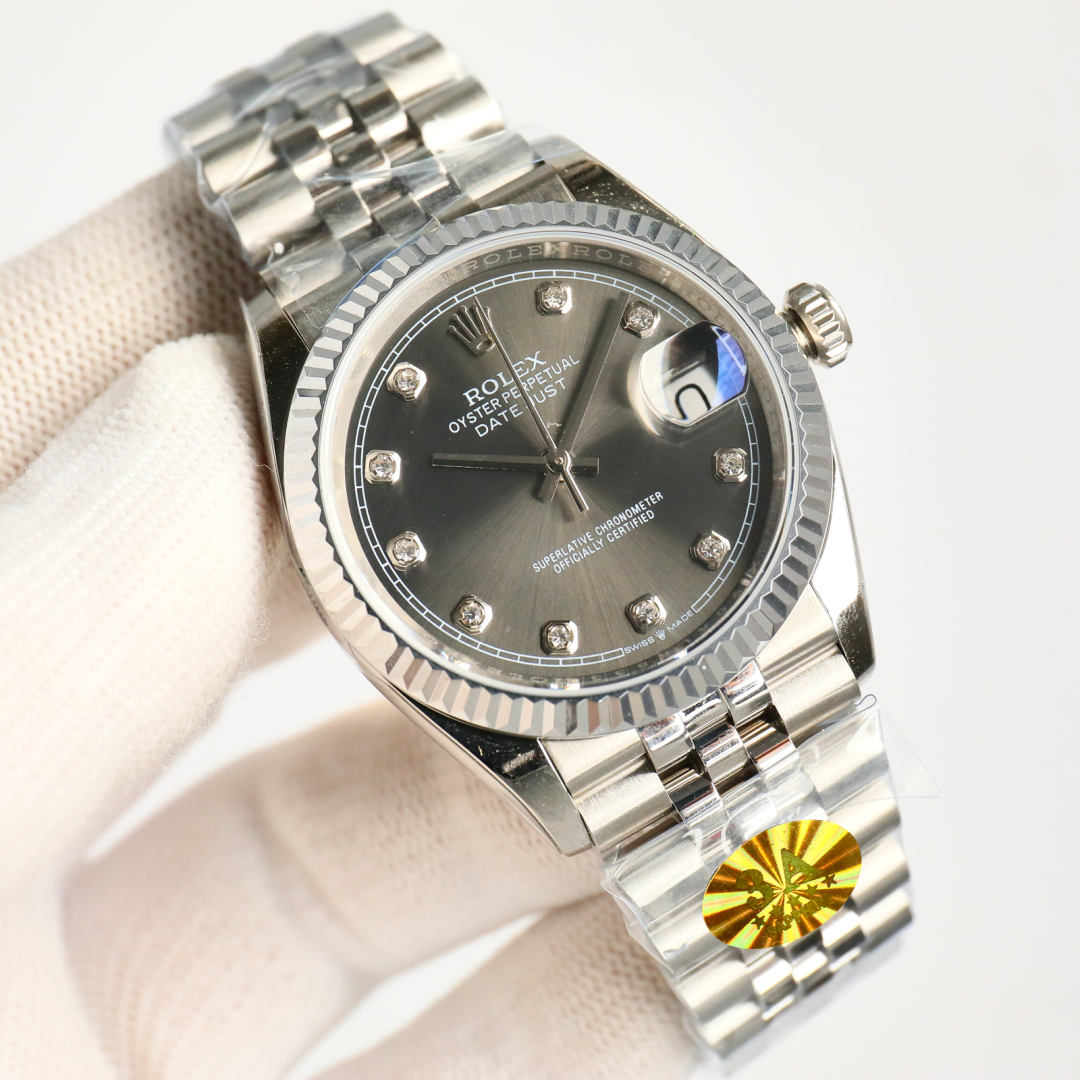 Rolex ROLEX Silver Log Series 36mm 🎮EA1 dernier lancement de la version personnalisée d'une table une taille style populaire diamètre 36mm log ① : équipé de 2824 mouvement peut être ajusté retour à la fonction de calendrier du mouvement et de son stable et précis ② : l'ensemble de la table 904L acier inoxydable / avec la ceinture d'acier usine ar ainsi que ip placage sous vide anneau de dent de platine / tomber de la couleur du remplacement gratuit de l'anneau de dent de chien la seule paire de version de la taille ! ③ : cadran soleil motif infiniment proche de l'original terbium n'est pas vert ! Version de couleur vert menthe ! ④ : l'ensemble du marché le seul calendrier police version du suivi 1-31 par police authenticité comparaison 🎮 ⑤ : le seul à faire pointeur luminescence / luminescence mot ongle à faire la même couleur parce qu'ils sont usines tiers traitement + acheté suisse c1 + c3 poudre luminescente ⑥ : mot ongle / couronne marque ongle tout traitement de placage de platine ⑦ : le plus d'assurance qualité s'il vous plaît identifier le 3A dernier log style personnalisé a tableau a code montre code ! 5L27K422 montre ⌚️ reconnaître le dernier code de fermoir "F6U" nettoyer la dernière étiquette de modèle de couverture arrière ! Le style le plus rentable style populaire bien que le style de l'usine 3A n'est pas beaucoup, mais presque tous les modèles sont finement résoudre la plupart des points de douleur de journal du monde seulement pour l'ultime né 🎮S1 exquise recommandé montres-bracelets mécaniques pour femmes - haute imitation usine.