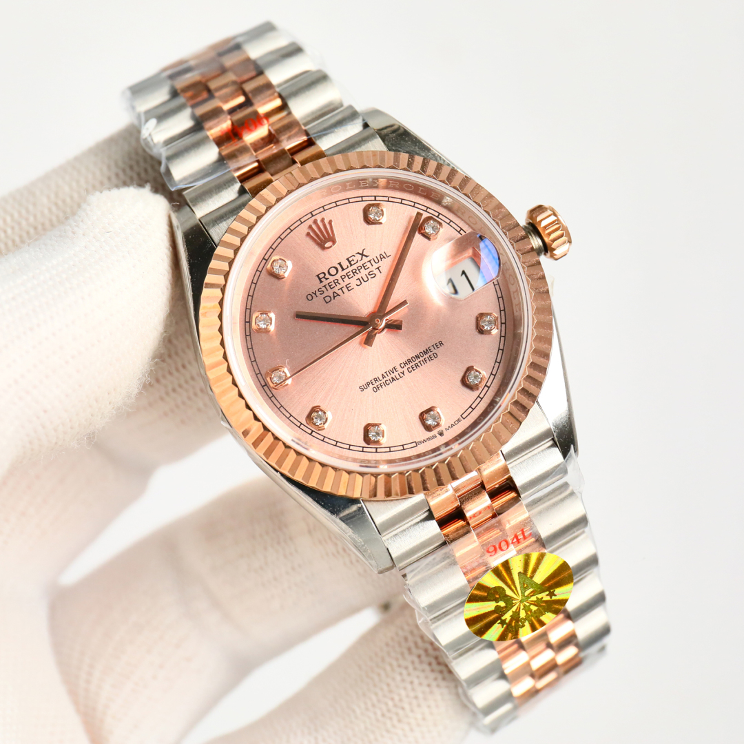 Rolex ROLEX or rose Logbook Series 36mm 🎮EA1 le dernier lancement de la version personnalisée d'une table une taille des modèles populaires diamètre 36mm Log ① : équipé de 2824 mouvement peut être ajusté retour à la fonction de calendrier mouvement et son stable et précis ② : l'ensemble de la table 904L acier / avec ar usine courroie en acier et ip placage sous vide platine anneau de dent / hors de couleur remplacement gratuit chien anneau de dent seulement à la version de la taille ! ③ : cadran soleil motif infiniment proche de l'original terbium n'est pas vert ! Version de couleur vert menthe ! ④ : l'ensemble du marché le seul calendrier police version du suivi 1-31 par police authenticité comparaison 🎮 ⑤ : le seul à faire pointeur luminescence / luminescence mot ongle pour faire la même couleur parce qu'ils sont des usines tierces traitement + acheté suisse c1 + c3 poudre luminescente ⑥ : mot ongle / couronne marque ongle tous les traitements de placage de platine ⑦ : le plus d'assurance qualité s'il vous plaît identifier le 3A dernier log style personnalisé a tableau a code montre code ! 5L27K422 montre ⌚️ reconnaître le dernier code de fermoir "F6U" nettoyer la dernière étiquette de modèle de couverture arrière ! Le style le plus rentable style populaire bien que le style de l'usine 3A n'est pas beaucoup, mais presque tous les modèles sont finement résoudre la plupart des points de douleur de journal du monde seulement pour l'ultime né 🎮S1 exquise recommandé montres-bracelets mécaniques pour femmes - haute imitation usine.