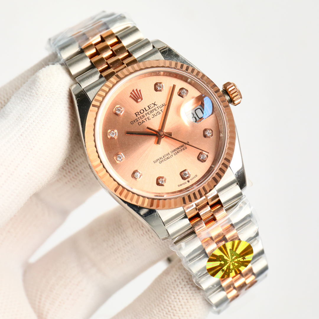 Rolex ROLEX or rose Logbook Series 36mm 🎮EA1 le dernier lancement de la version personnalisée d'une table une taille des modèles populaires diamètre 36mm Log ① : équipé de 2824 mouvement peut être ajusté retour à la fonction de calendrier mouvement et son stable et précis ② : l'ensemble de la table 904L acier / avec ar usine courroie en acier et ip placage sous vide platine anneau de dent / hors de couleur remplacement gratuit chien anneau de dent seulement à la version de la taille ! ③ : cadran soleil motif infiniment proche de l'original terbium n'est pas vert ! Version de couleur vert menthe ! ④ : l'ensemble du marché le seul calendrier police version du suivi 1-31 par police authenticité comparaison 🎮 ⑤ : le seul à faire pointeur luminescence / luminescence mot ongle pour faire la même couleur parce qu'ils sont des usines tierces traitement + acheté suisse c1 + c3 poudre luminescente ⑥ : mot ongle / couronne marque ongle tous les traitements de placage de platine ⑦ : le plus d'assurance qualité s'il vous plaît identifier le 3A dernier log style personnalisé a tableau a code montre code ! 5L27K422 montre ⌚️ reconnaître le dernier code de fermoir "F6U" nettoyer la dernière étiquette de modèle de couverture arrière ! Le style le plus rentable style populaire bien que le style de l'usine 3A n'est pas beaucoup, mais presque tous les modèles sont finement résoudre la plupart des points de douleur de journal du monde seulement pour l'ultime né 🎮S1 exquise recommandé montres-bracelets mécaniques pour femmes - haute imitation usine.