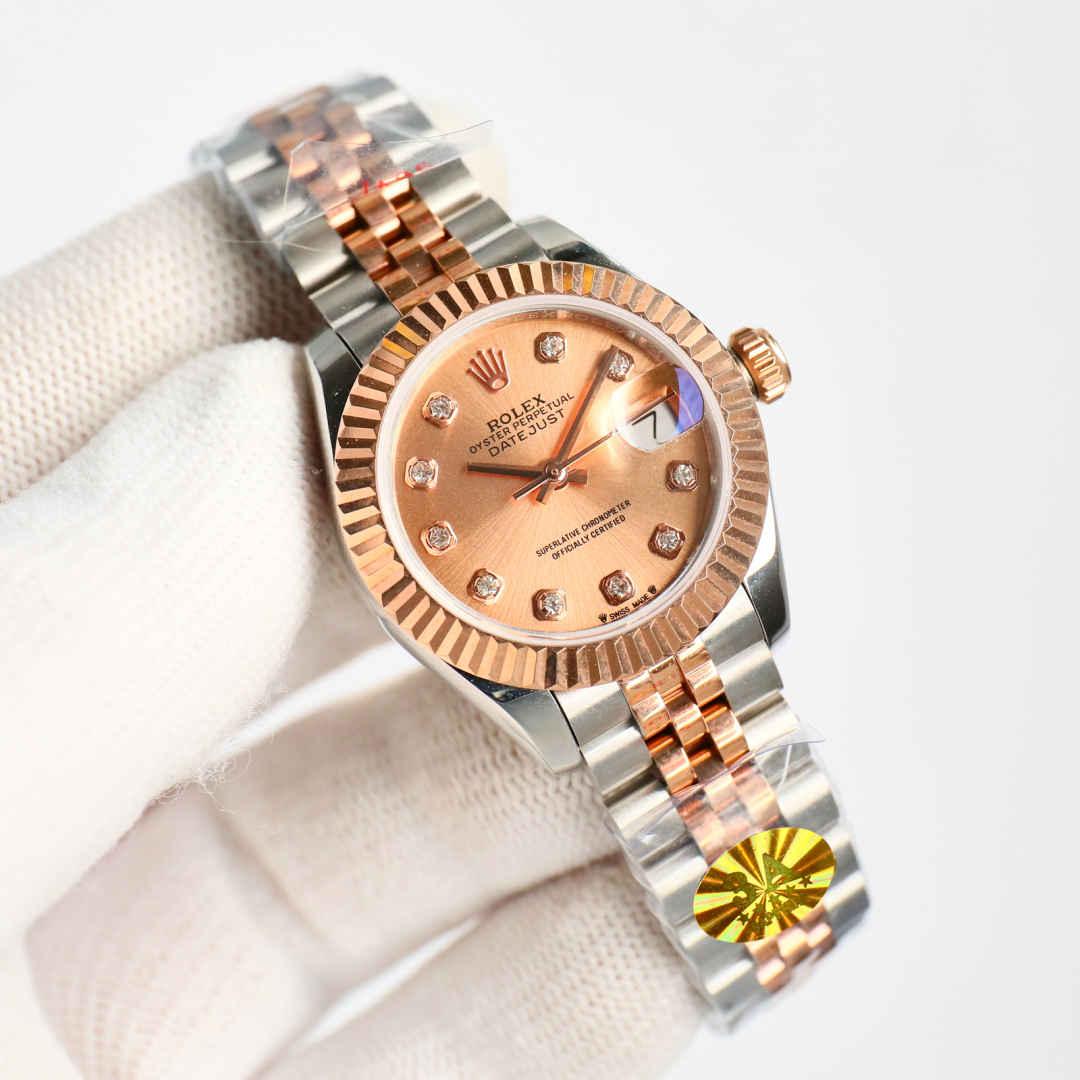 Rolex ROLEX Silver Women's Logbook 28MM Logbook watch! 🎮EA1 1⃣️The diâmetro da caixa permanece o mesmo que o original 28MM usando aço inoxidável 904L para forjar uma caixa de relógio de aço inoxidável durável! 2⃣️With o movimento original do relógio mecânico automático importado para que mais deusas múltiplas escolhas de desempenho seja extremamente estável, sua estrutura geométrica resistente a choques para que o movimento em qualquer posição possa ser mantido em uma operação regular 3 ⃣️The tampa traseira triangular com uma ferramenta especial do A coroa de enrolamento é firmemente aparafusada à caixa por um sistema de dupla impermeabilização com fechos duplos de bloqueio, o que a torna ainda mais impermeável 4⃣️The A exibição da data é ampliada por uma lente convexa com uma pequena janela às 3 horas, o que facilita a leitura da data. A caixa Oyster impermeável do modelo de cronógrafo para senhora oferece a melhor proteção ao movimento de alta precisão. 5⃣️The A pulseira de relógio 904L e o novo "duplo cabeçalho" por baixo da luneta. A ligação "double-grain" (compatível com o original) é uma fivela de coroa desdobrável oculta que se abre com um logótipo articulado da coroa Rolex 6⃣️Bundled com uma ferramenta especial para retirar o relógio + um estojo especial 3A para guardar o relógio! Modelo de boutique de relógios femininos Rolex Bem-vindo à sua degustação! 🎮S1 requintado recomendado relógios de pulso mecânicos das mulheres - fábrica de alta imitação