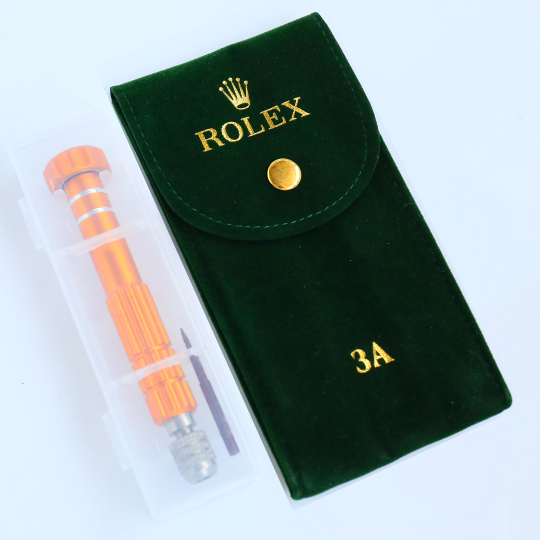 图片[9]-劳力士ROLEX 金色女装日志型28MM日志型腕表！🎮EA1 
1⃣️表壳直径保持与原装一致28MM采用904L不锈钢来锻造不锈钢腕表表壳经久耐用！
2⃣️搭配原装进口全自动机械表机芯让更多女神多个选择性能极为稳定其抗震力、几何结构使机芯在任何位置都可保持规律运行
3⃣️三角坑纹底盖以专用工具的旋紧🎮 使表壳完全密封上链表冠采用双扣锁双重防水系统牢固旋紧于表壳使得更加防水
4⃣️3点钟位置装有小窗凸透镜将腕表日期显示放大使日期读取更加方便女装日志型的防水蚝式表壳给予高精准机芯最佳防护！
5⃣️904L腕表表带和外圈底下的崭新“双头粒”连接方式（可与原装通用）隐蔽式摺叠皇冠带扣以铰接的劳力士皇冠标志开启
6⃣️附送专用拆表工具+3A专用手表收纳袋！
3A厂Factory2021匠心力作 打造劳.力士Rolex女装腕表的精品典范 欢迎您的品鉴！🎮S1精致推荐女士机械腕表-高仿包包