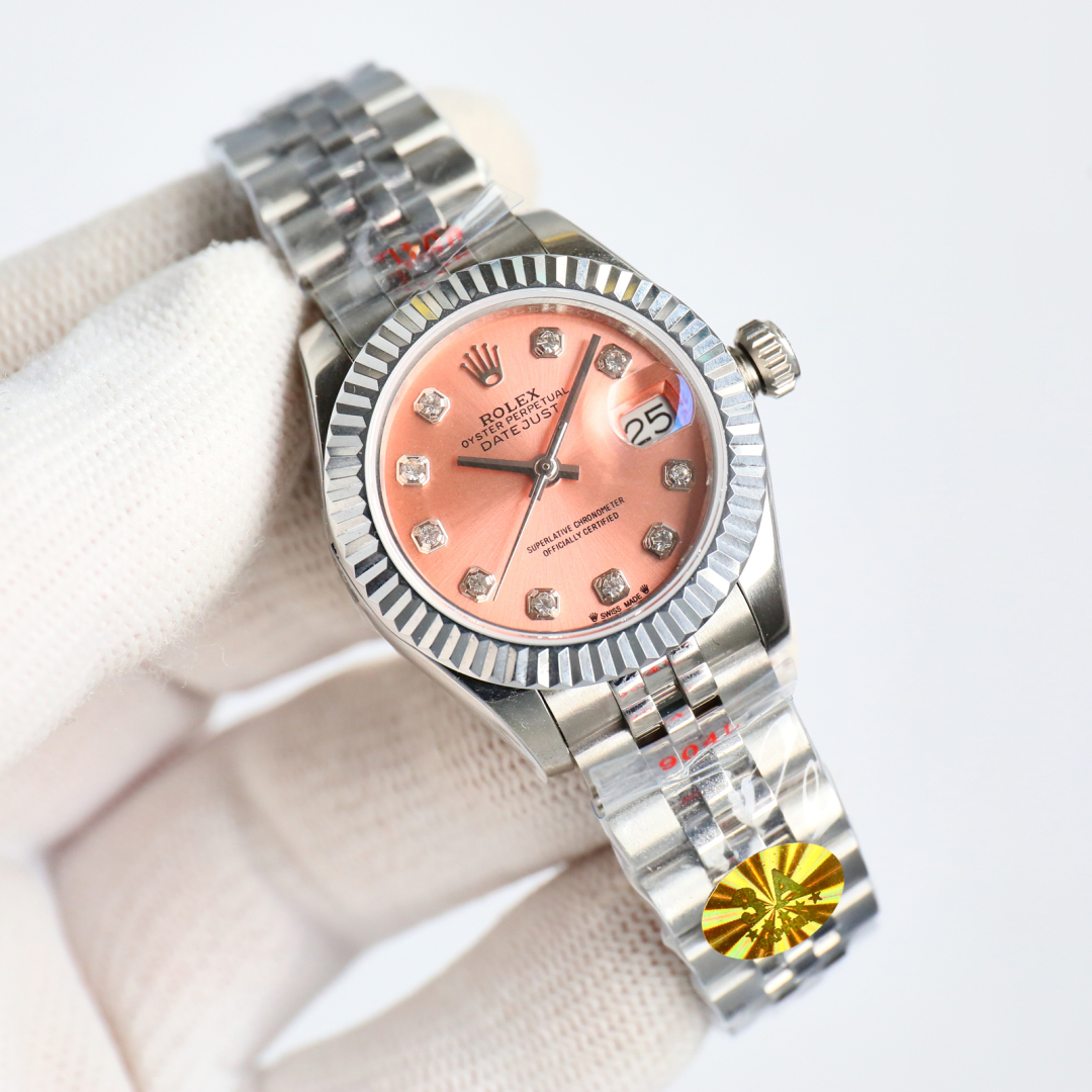 Rolex ROLEX Diamond Ladies Logbook 28MM Logbook watch ! 🎮EA1 1⃣️The diamètre du boîtier reste le même que l'original 28MM en utilisant 904L acier inoxydable pour forger un boîtier de montre en acier inoxydable durable ! 2⃣️With le mouvement de montre mécanique importé original automatique permet plus de déesses à de multiples choix de performance est extrêmement stable, sa structure géométrique résistant aux chocs, de sorte que le mouvement dans n'importe quelle position peut être maintenue dans un fonctionnement régulier 3⃣️The triangulaire piqué couvercle arrière avec un outil spécial de la couronne de remontoir. La couronne de remontoir est solidement vissée au boîtier par un double système d'étanchéité avec double fermoir de verrouillage, ce qui le rend encore plus étanche. 4⃣️The L'affichage de la date est agrandi par une lentille convexe avec une petite fenêtre à 3 heures, ce qui facilite la lecture de la date. Le boîtier Oyster étanche du modèle chronographe pour dames offre la meilleure protection au mouvement de haute précision. 5⃣️The tout nouveau "double-header" sous le bracelet et la lunette de la montre en 904L. La connexion "double grain" (compatible avec l'original) est une boucle déployante dissimulée qui s'ouvre avec un logo de couronne Rolex articulé 6⃣️Bonus : un outil spécial de démontage de montre + une pochette de rangement de montre 3A ! Modèle de boutique de montres Rolex pour femmes Bienvenue dans votre dégustation ! 🎮S1 exquis recommandé montres-bracelets mécaniques pour femmes - haute imitation usine.