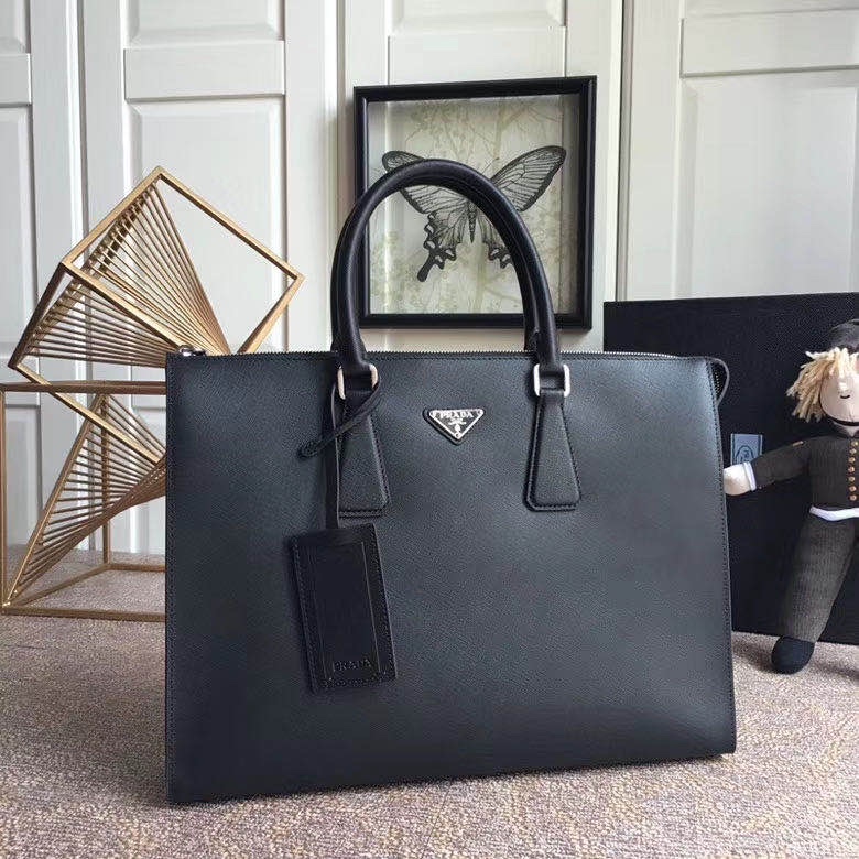 P900 P family exudes men's bag 2VG030V triangular black buy original plate developed without any difference 2020 the most models of men's bags using imported cross grain cowhide 175 generation of code length 38x height 29x bottom 6cm