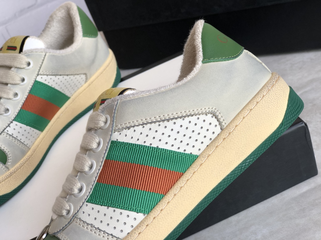 Modelos de pareja 👫GUCCI Gucci nostálgico retro casual zapatos sucios¡Zapatos sucios esta tendencia se puede decir que es cada vez más raspar el fuego retro zapatos de placa de diseño nunca pasará de moda tridimensional lleno de textura es realmente sentirse super bien este Gucci poner delante de mí cuando tengo que decir una realmente fragante!Este entrenador decorado con rayas laterales correas y Gucci zapatos retro logotipo del cuerpo después del tratamiento para presentar efecto retro muestra el estilo deportivo de moda superior es el uso de efecto antiguo de piel de vaca cepillada importados y el material de nylon especial original lleno de aliento retro forrado con plantilla de piel de oveja y terry terciopelo ultra suave será cada vez más a través de la más cómoda efecto absorbente del sudor de la primera clase de gran invierno para llevarlo es suela ultra caliente es el logotipo de goma suela antideslizante resistente al desgaste con el original Código de la caja Sección de mujeres 35-36-37-38-39 Sección de hombres 39-40-41-42-43-44 zapatos de cuero estándar tamaño P720