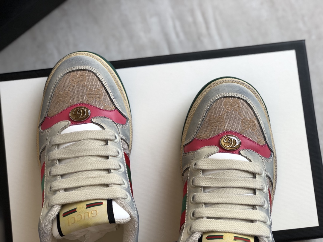 GUCCI Nostalgic Retro Zapatos Casual Sucios¡Zapatos sucios esta tendencia se puede decir que es cada vez más raspar el fuego retro zapatos de placa de diseño nunca pasará de moda tridimensional lleno de textura realmente se siente super bien este Gucci poner delante de mí cuando tuve que decir una realmente fragante!¡Este entrenador está decorado con rayas laterales correas y Gucci zapatos retro logotipo del cuerpo después del tratamiento para mostrar el efecto de la vieja moda retro estilo deportivo La parte superior es el uso de efecto antiguo de piel de vaca cepillada importados y el material de nylon especial original lleno de ambiente retro El forro es de piel de oveja amortiguación pie y terry terciopelo ultra suave será más y más a través del efecto más cómodo y absorbente del sudor de la primera clase gran invierno para llevarlo es suela ultra caliente es el logotipo de goma suela antideslizante resistente al desgaste con el original! Tamaño de la caja 35-36-37-38-39 zapato de cuero estándar P720