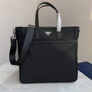 PP660 PRADA2VG032 is made of imported nylon and Saffiano leather trimmings and handles Polished steel hardware and black titanium zipper Removable and adjustable shoulder strap Layers and compartments are a must-have for any manLength 35xHeight 34cmx10cm