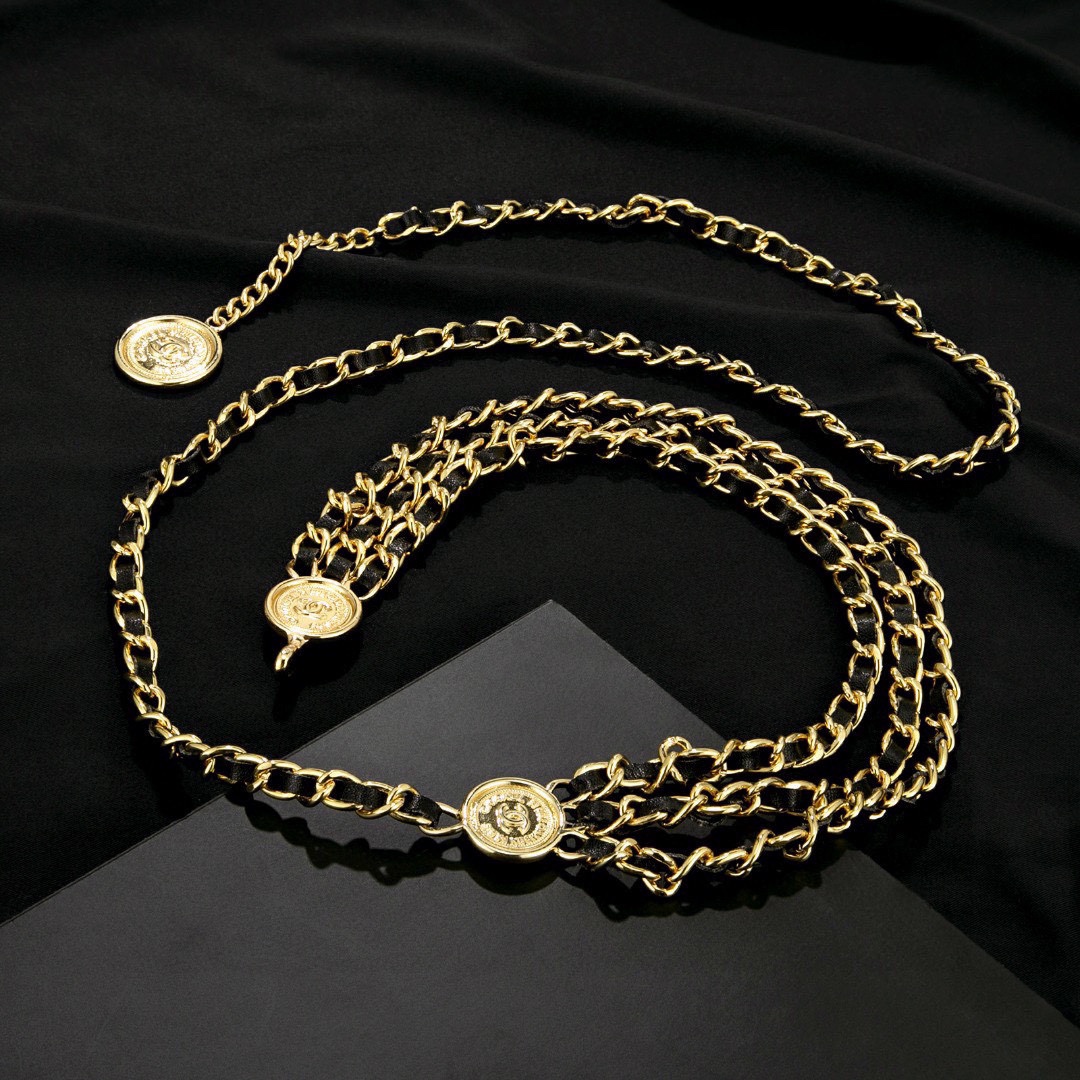 P190 Chanel Belt Belt in Leather and Pearls Heavy Handmade Ch@nel Chain Letter Black Leather Belt ChainChain splicing design is full of sense. Fashionable and natural Fine texture, exquisite and versatile Exclusive craftsmanship is not ordinary people can imitate! The effect on the body is awesome 👍