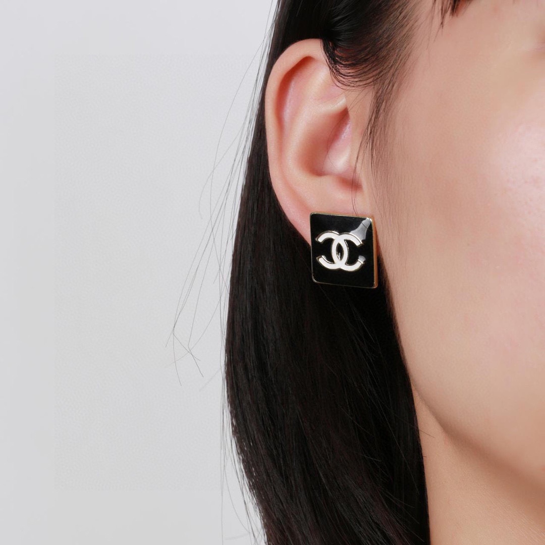 Image [8]-P80 CHANEL boucles d'oreilles ✨ Chaque détail de la fabrication est très fine Cette conception est très belle C'est vraiment super beau super fée Exquis Miss must-have-high réplique sacs.