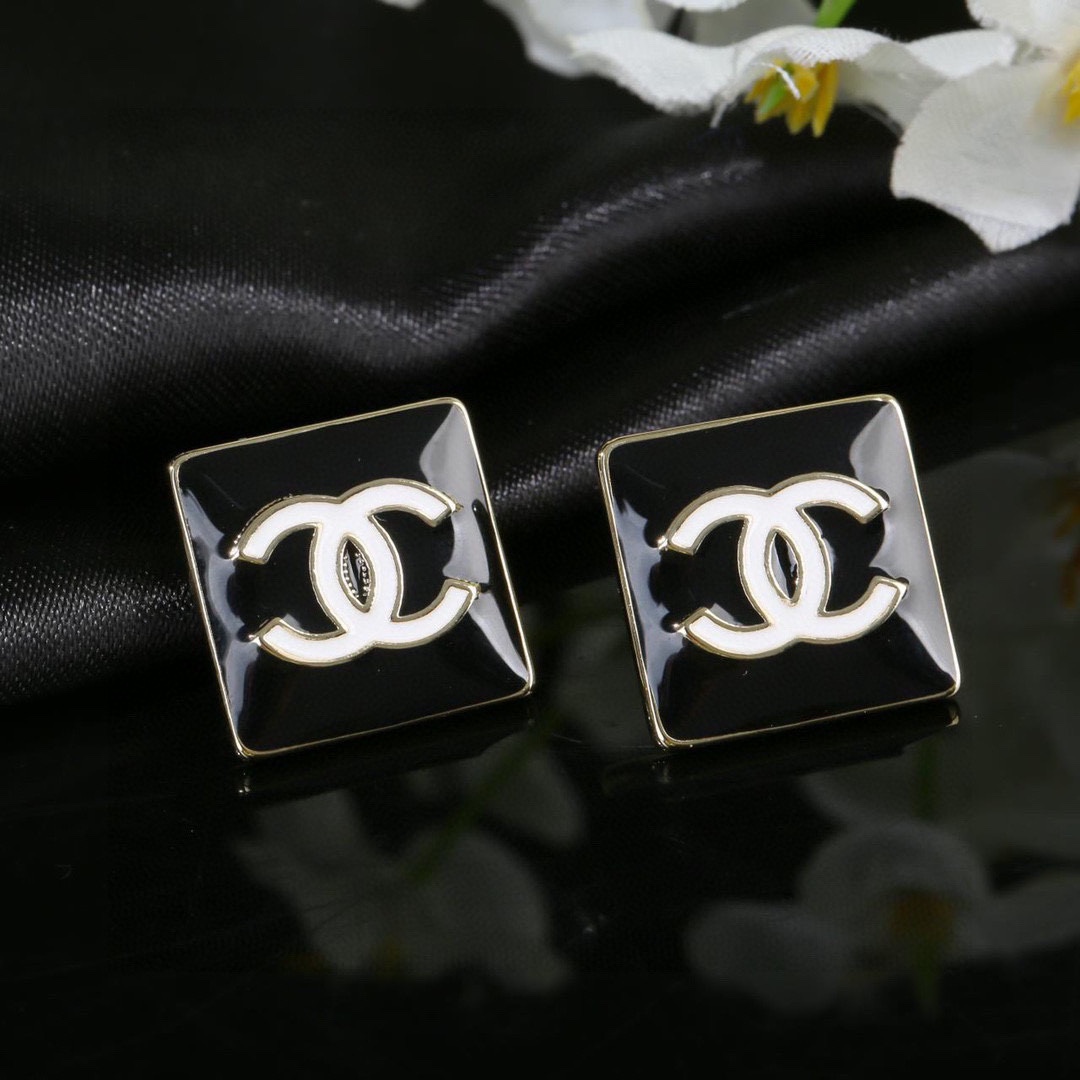 Image [7]-P80 CHANEL boucles d'oreilles ✨ Chaque détail de la fabrication est très fine Cette conception est très belle C'est vraiment super beau super fée Exquis Miss must-have-high réplique sacs.