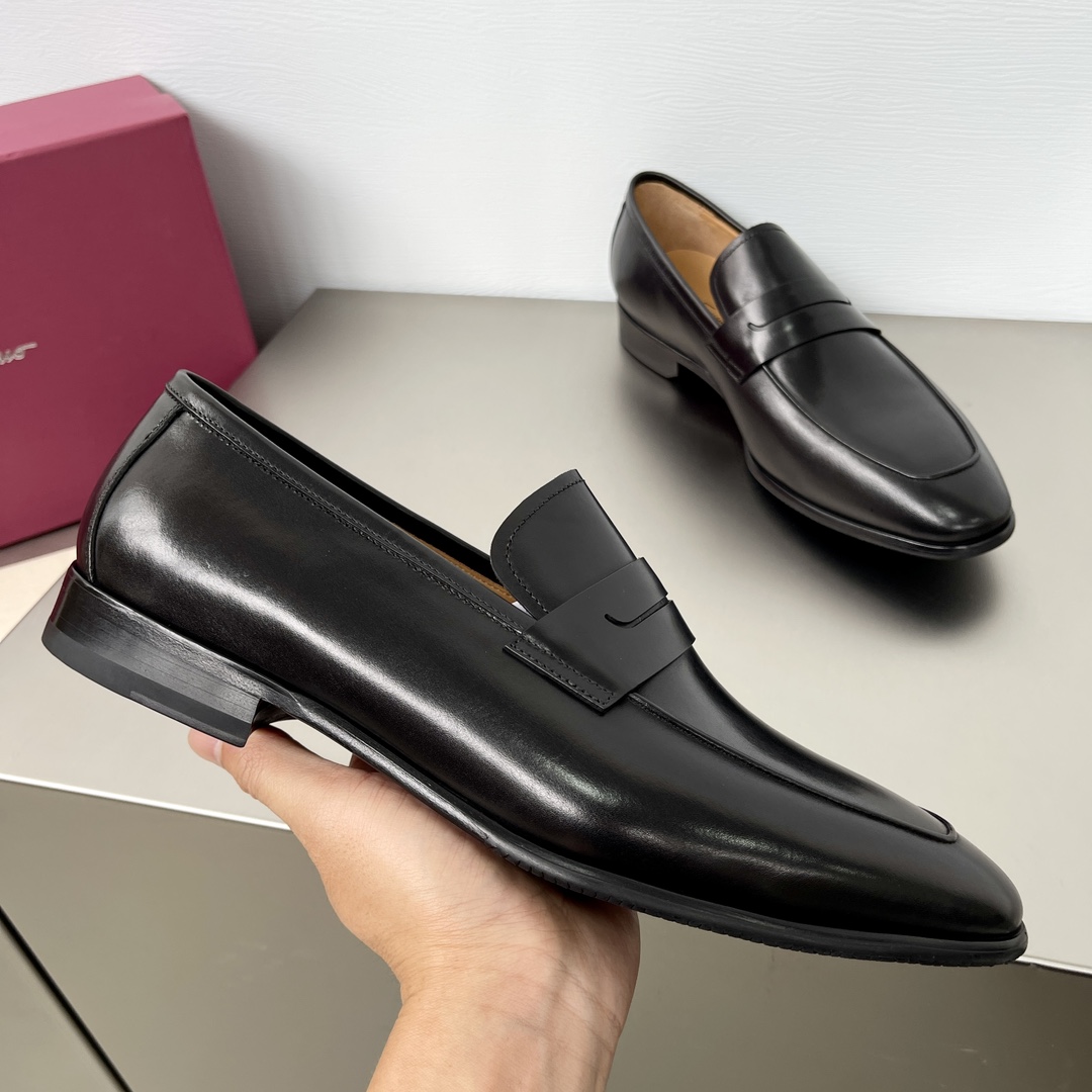 フェラガモ/Ferragamoハンドメイドブティックメンズ革靴独占チャネルブティック秒！インポートされたイタリアの革エンブリオタイヤ牛革アッパー この染色カーフレザーの内側の力 ファインレザー 光沢と半透明 一般的な市場の革から遠いしわになりにくいテクスチャ グッドイヤーハンドメイドコールド糊付けプロセス テーパードシェイプを持つ古典的な靴の現代的な解釈とこのペニーローファーシューズ シンプルでシャープなライン 細かい技量 フルモダンスタイル 半光沢効果を作成するための処理後の柔らかい革 レザーラバー複合アウトソール 快適で滑りにくい 各詳細は精巧に作られています 比較のすべてのフォームをサポートするために、元のパッケージのフルセットが、袋は靴に商品を理解するために商品の利点を実行しますオリジナル包装のフルセット 比較や検査のすべてのフォームをサポートしますが、それは払い戻しが保証されています ランニングモデル 商品を理解するために有利な商品 サイズ：38-39-40-41-42-43-44P1360-ハイ模倣工場