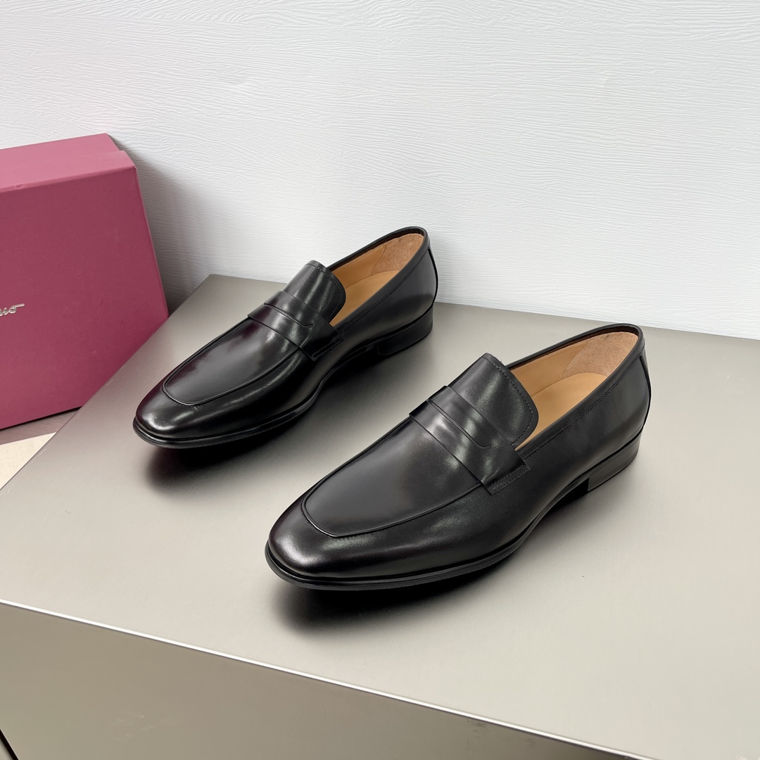 フェラガモ/Ferragamoハンドメイドブティックメンズ革靴独占チャネルブティック秒！インポートされたイタリアの革エンブリオタイヤ牛革アッパー この染色カーフレザーの内側の力 ファインレザー 光沢と半透明 一般的な市場の革から遠いしわになりにくいテクスチャ グッドイヤーハンドメイドコールド糊付けプロセス テーパードシェイプを持つ古典的な靴の現代的な解釈とこのペニーローファーシューズ シンプルでシャープなライン 細かい技量 フルモダンスタイル 半光沢効果を作成するための処理後の柔らかい革 レザーラバー複合アウトソール 快適で滑りにくい 各詳細は精巧に作られています 比較のすべてのフォームをサポートするために、元のパッケージのフルセットが、袋は靴に商品を理解するために商品の利点を実行しますオリジナル包装のフルセット 比較や検査のすべてのフォームをサポートしますが、それは払い戻しが保証されています ランニングモデル 商品を理解するために有利な商品 サイズ：38-39-40-41-42-43-44P1360-ハイ模倣工場