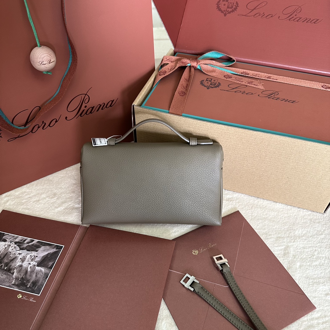 Image[2]-💰1160Loro pianaExtra Pocket L19 Clutch Bag Calfskin/Item:FAI8393Color: BrownProduct DetailsWide-opening pouch is made of buttery-soft calfskin. A detachable shoulder strap is included to create a versatile mini bag. Height:11cmWidth:19cmDepth:6.5cm*Size is measured by hand, if there is a slight error, please understandLeather handles with two-way zipper closure, with MyCharms ornamentBody Material:100% Cow LeatherLining:100% Sheep Leather-High Faux Bags