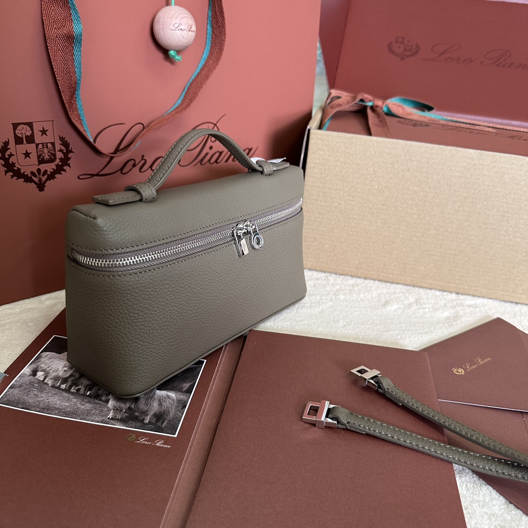 Image[3]-💰1160Loro pianaExtra Pocket L19 Clutch Bag Calfskin / Item: FAI8393 Color: Brown Product Details Wide-opening pouch is made of butter-soft calfskin. A detachable shoulder strap is included to create a versatile mini bag. Height:11cmWidth:19cmDepth:6.5cm*Size is measured by hand, if there is a slight error, please understandLeather handles with two-way zipper closure, with MyCharms ornamentBody Material:100% Cow LeatherLining:100% Sheep Leather-High Faux Bags