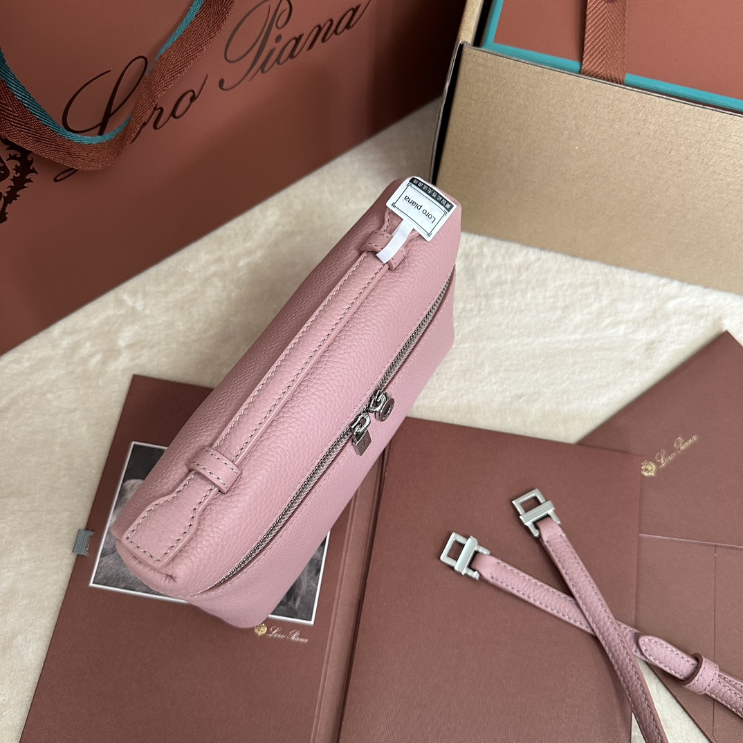 Image[4]-💰1160Loro pianaExtra Pocket L19 Clutch Bag Calfskin/Item:FAI8393Colour:Rough Flower PotTaupe Product DetailsPochette à ouverture latérale conçue en cuir de veau doux comme du beurre. Une bandoulière détachable est incluse pour créer un mini sac polyvalent. Hauteur:11cmLargeur:19cmProfondeur:6.5cm*Les dimensions sont mesurées à la main, veuillez comprendre s'il y a une légère erreur Poignées en cuirFermeture à glissière à double sens avec accessoires MyCharmsMatériau du corps:100% cuir de vacheDoublure:100% cuir de mouton-Hauts sacs de luxe