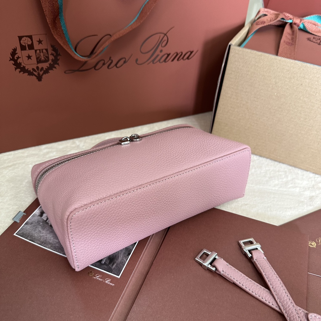 Image[5]-💰1160Loro pianaExtra Pocket L19 Clutch Bag Calfskin/Item:FAI8393Colour:Rough Flower PotTaupe Product DetailsPochette à ouverture latérale conçue en cuir de veau doux comme du beurre. Une bandoulière détachable est incluse pour créer un mini sac polyvalent. Hauteur:11cmLargeur:19cmProfondeur:6,5cm*Les dimensions sont mesurées à la main, veuillez comprendre s'il y a une légère erreur Poignées en cuirFermeture à glissière à double sens avec accessoires MyCharmsMatériau du corps:100% cuir de vacheDoublure:100% cuir de mouton-Hauts sacs de luxe