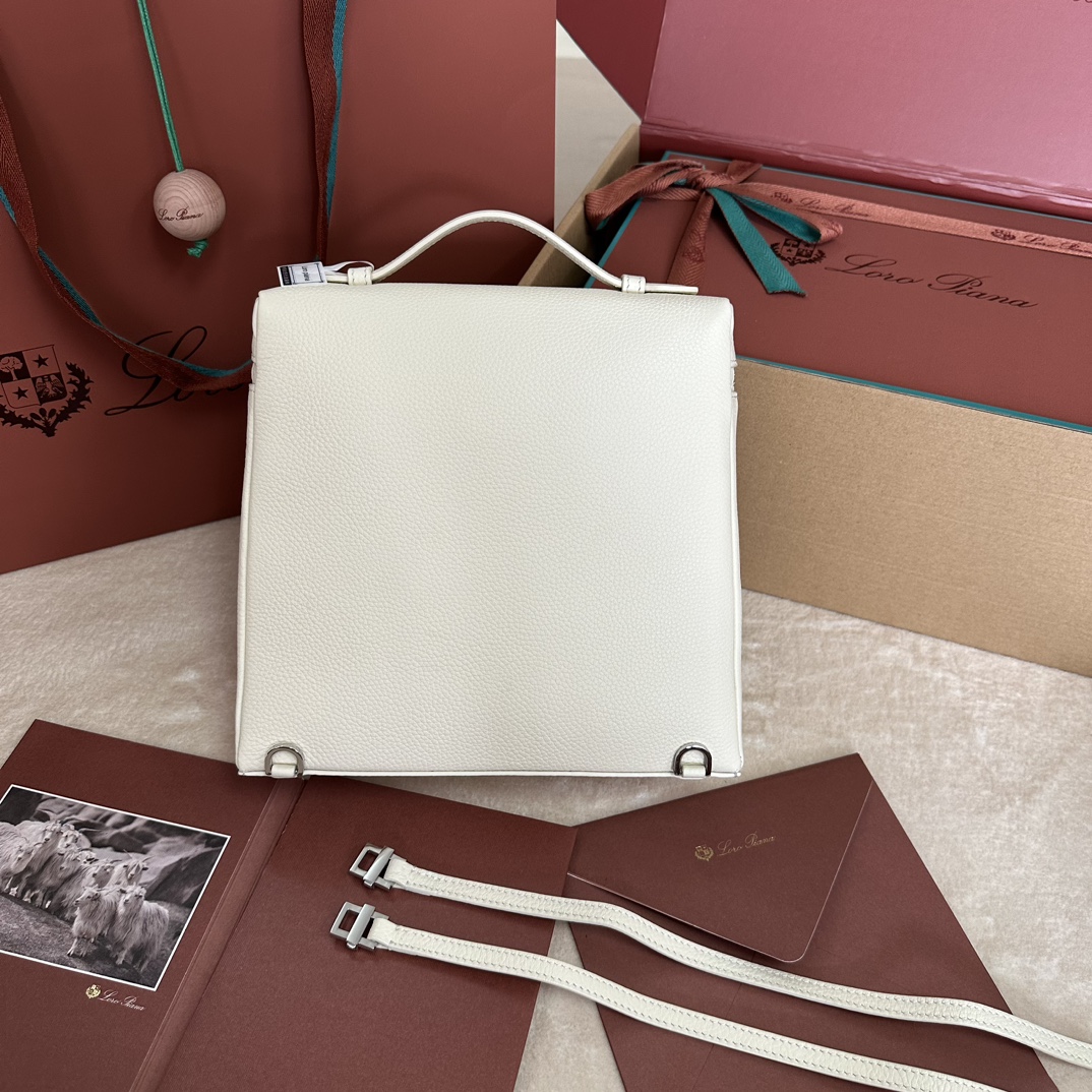 Image[2]-💰1360Loro pianaExtra Pocket L23.5 Shoulder Bag Calfskin / Item : FAM6491¥50600Color : Soft WhiteCe sac à bandoulière Extra Pocket en cuir de veau souple a un aspect trapézoïdal chic. Un léger grainage naturel donne du caractère au sac à bandoulière et renforce la douceur du cuir. Son aspect pratique en fait l'accessoire idéal pour une journée bien remplie. Dimensions:Longueur 21✖️Height 23.5✖️Width 8cmLes dimensions sont mesurées manuellement, veuillez comprendre qu'il y a une légère erreur Poignées en cuir avec bandoulièreFermeture à glissière à double sens, tête de la fermeture à glissière ornée de breloques MY CharmsCorps : Cuir de vachetteDoublure : Peau de mouton-Sacs de haute qualité