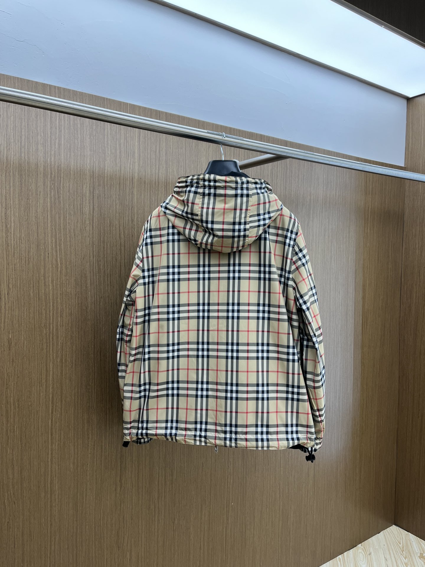 P780 Burberry 2024 verano más nuevo producto reversible chaqueta con capucha vendido mercancías duras moda casual reversible chaqueta con capucha importados tela original en el cuerpo cómodo y transpirable superior proceso de impresión patrón de letras logotipo decorativo accesorios de hardware originales grado decorativo muy alto cómodo versátil FS en el cuerpo guapo completo Tamaño: S-XXL