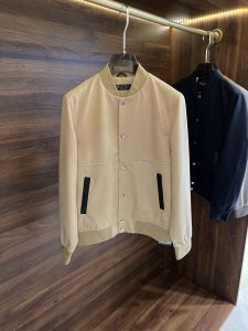 🌹P1020¡🟥LP-loro Piana Noyo Piana sitio web oficial de la mayoría de la primavera y el otoño de la chaqueta de alta gama de encargo de alta versión de la moda versátil personalizado original importado tejidos de lana se siente super suave y delicado desgaste agradable a la piel y cómodo Shanghai empresa comercial de bienes de canal de fase perfecta como tal 100% pura calidad de pedigrí en la selección de tejidos y la artesanía son muy cuidadosos de bajo perfil y lujoso elegante y noble todos y cada uno de los detalles para demostrar la propia marca de alto nivel! ¡Cada detalle de la marca propio sentido de la antigüedad! ¡El diseño de la forma del cuerpo superior en el cuerpo es fuerte y capaz tipo de compatibilidad estilo completo con una amplia gama de negocios y de ocio perfecto tanto pertenecen a la temporada de transición argumentando la forma de la herramienta excelente!Color: azul, gris, de color caquiTamaño: M-3XL