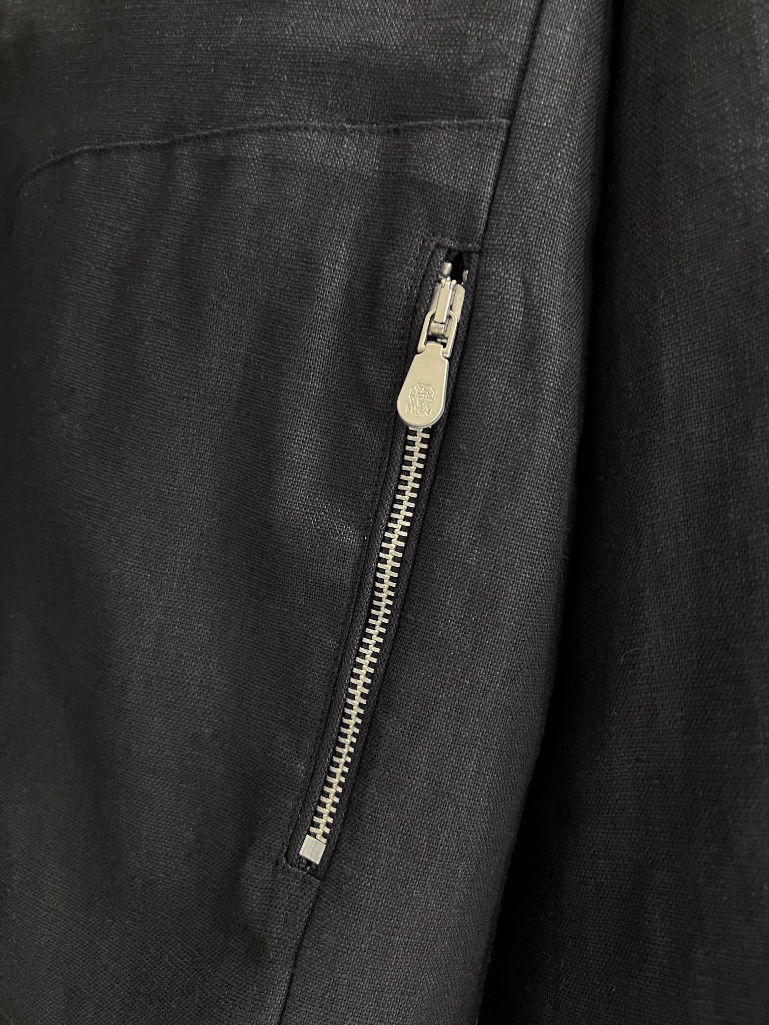 New#p1060 🟥BC 2024 counter the most Italian style old money style ~ comfortable and breathable linen stand-up collar zipper jacket jacket channel top very advanced business casual style Italian style old money style BC family fall and winter zipper stand-up collar linen jacket can be a commuter leisure a full linen material on the body comfortable and breathable! Lapel zipper using a double zipper head design can easily concave styling stand-up collar design shows more urban elite style side oblique insert zipper pockets beautiful and practical custom high weave vertical stripes high density copper ammonia fiber lining close to the body smooth and delicate guest custom original hardware zipper label mark through the details highlight the high luxury channel quality control texture! Color: Black Coffee Size: M-3XL-High Faux Factory