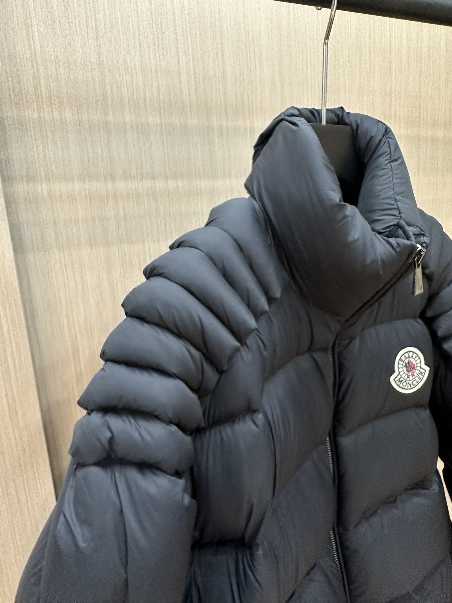 Imagem [6]-p1640 Moncler 24 outono e inverno nova jaqueta para baixo original personalizado especial revestimento de pérola textura do tecido é excelente! Layout casual com super chique! Leve, quente e confortável! Acessórios de ferragens originais 1-5-Sacos de alta qualidade